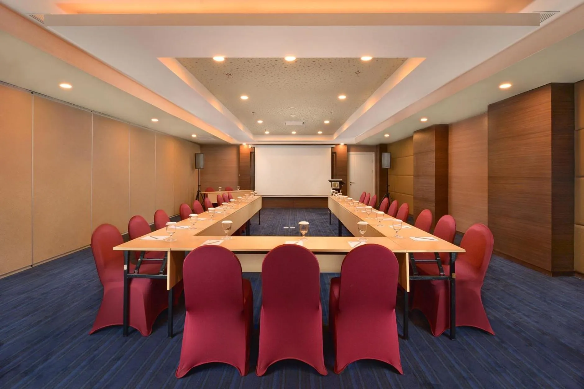 Platinum Adisucipto Hotel & Conference Center