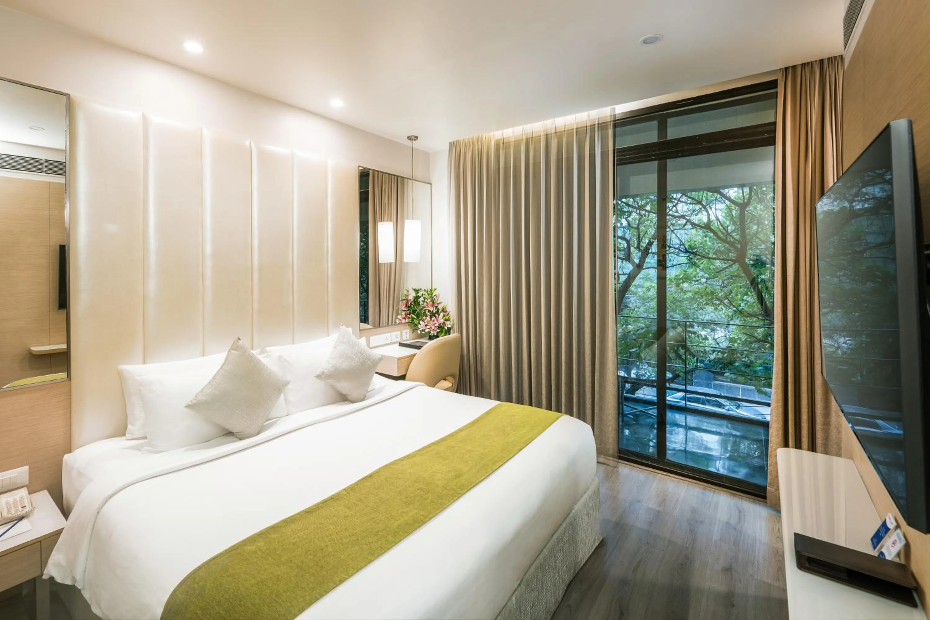 Bed in Sarovar Portico Outer Ring Road