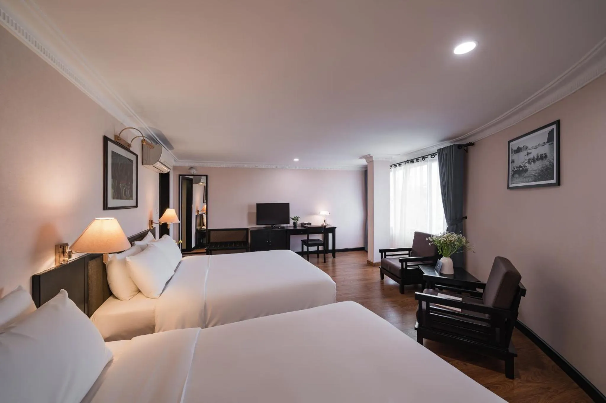 room service, Bed in La Passion Classic Hotel