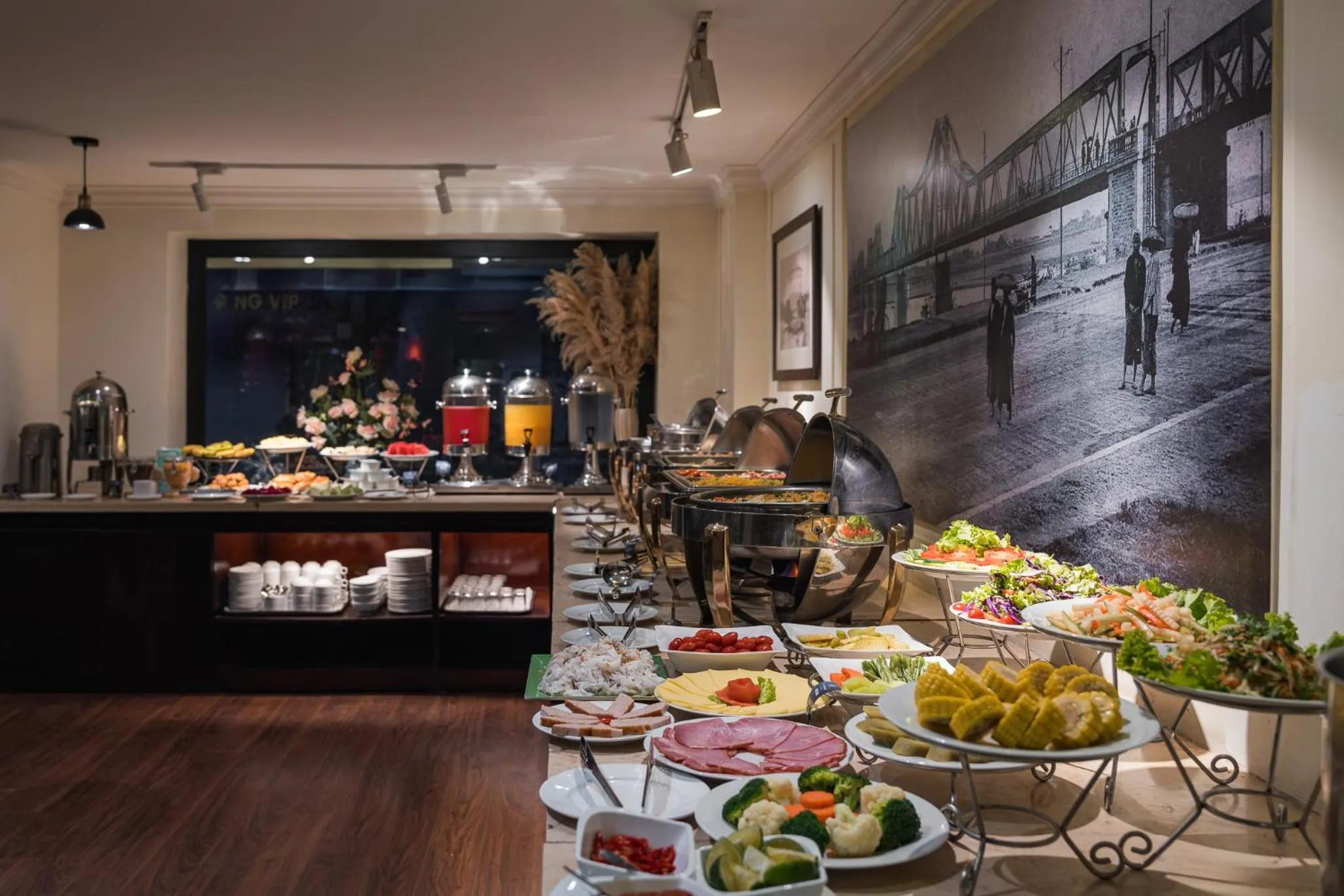 Restaurant/places to eat in La Passion Classic Hotel