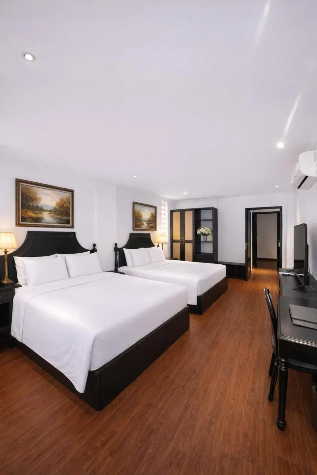 room service, Bed in La Passion Classic Hotel