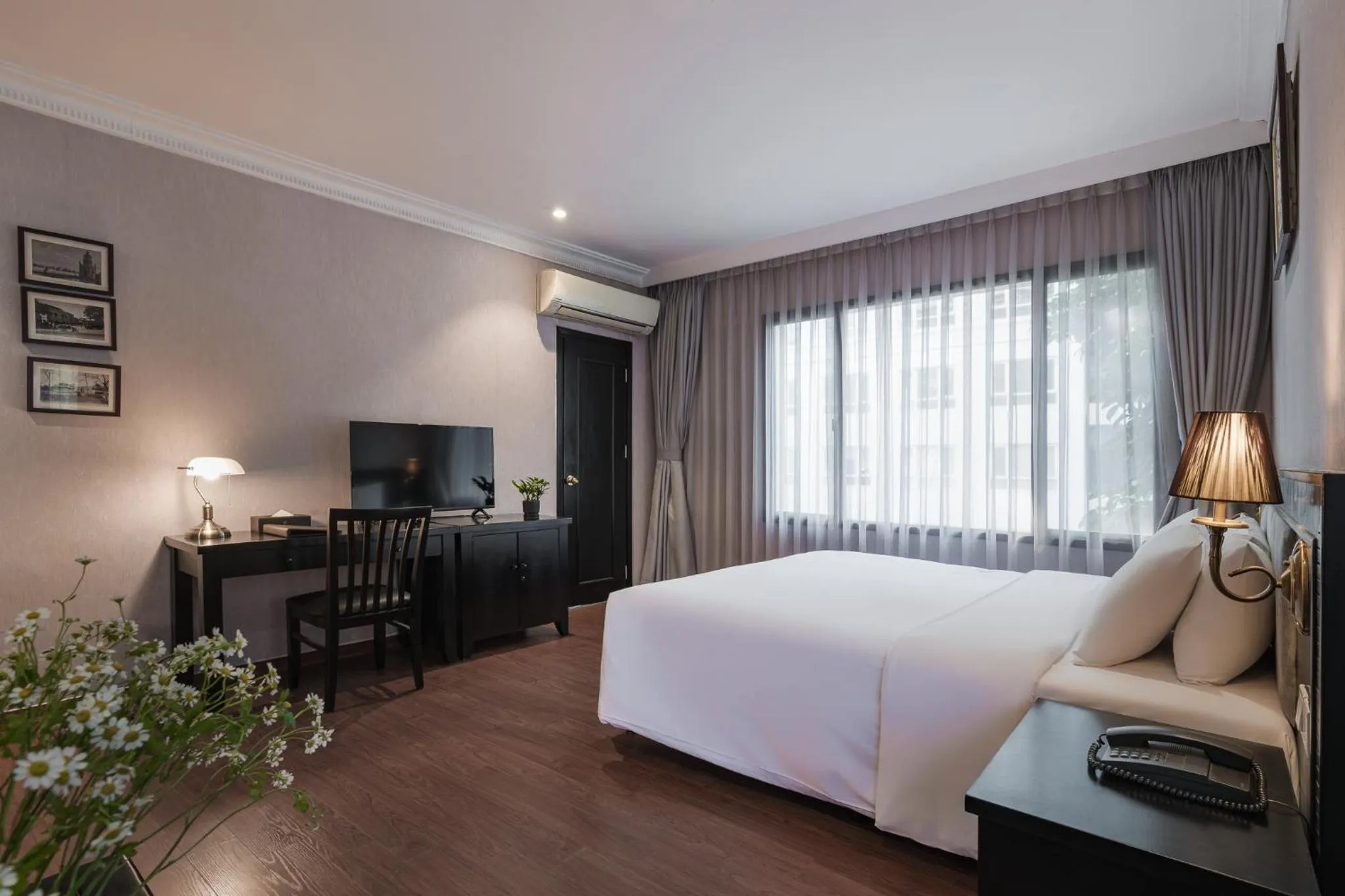 room service, Bed in La Passion Classic Hotel