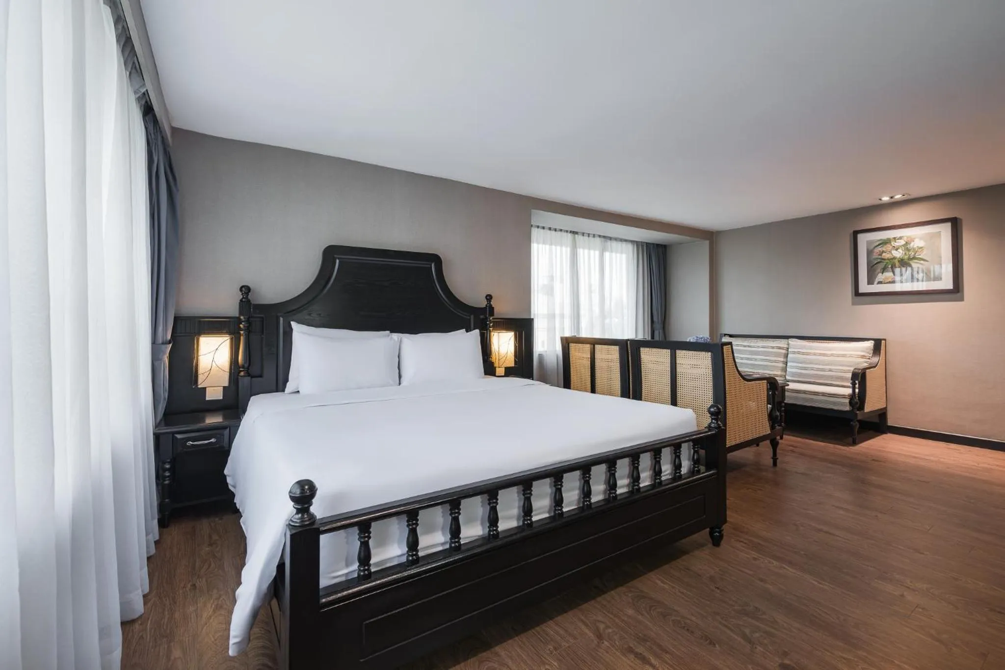 room service, Bed in La Passion Classic Hotel