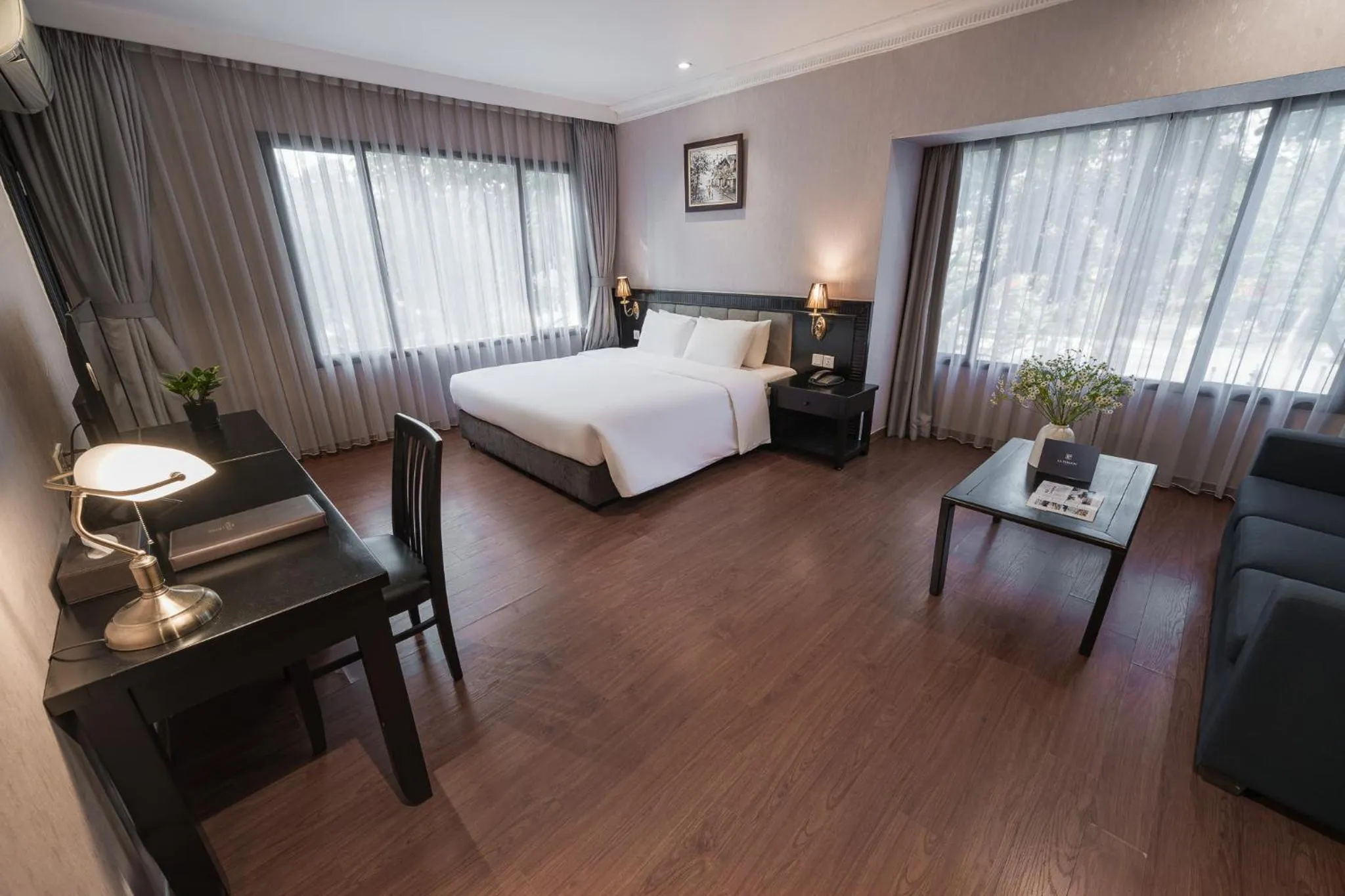 room service, Bed in La Passion Classic Hotel