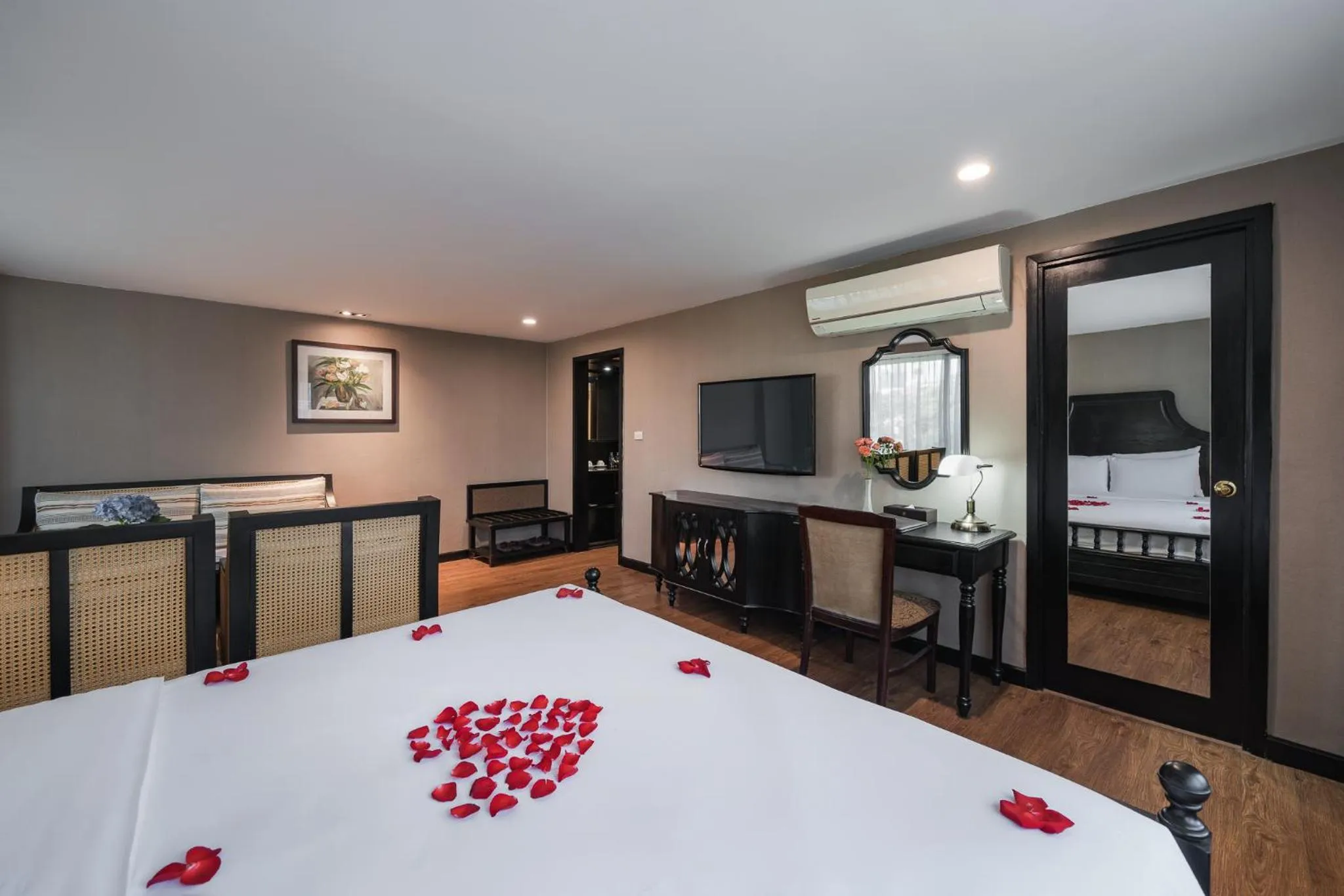 room service, Bed in La Passion Classic Hotel