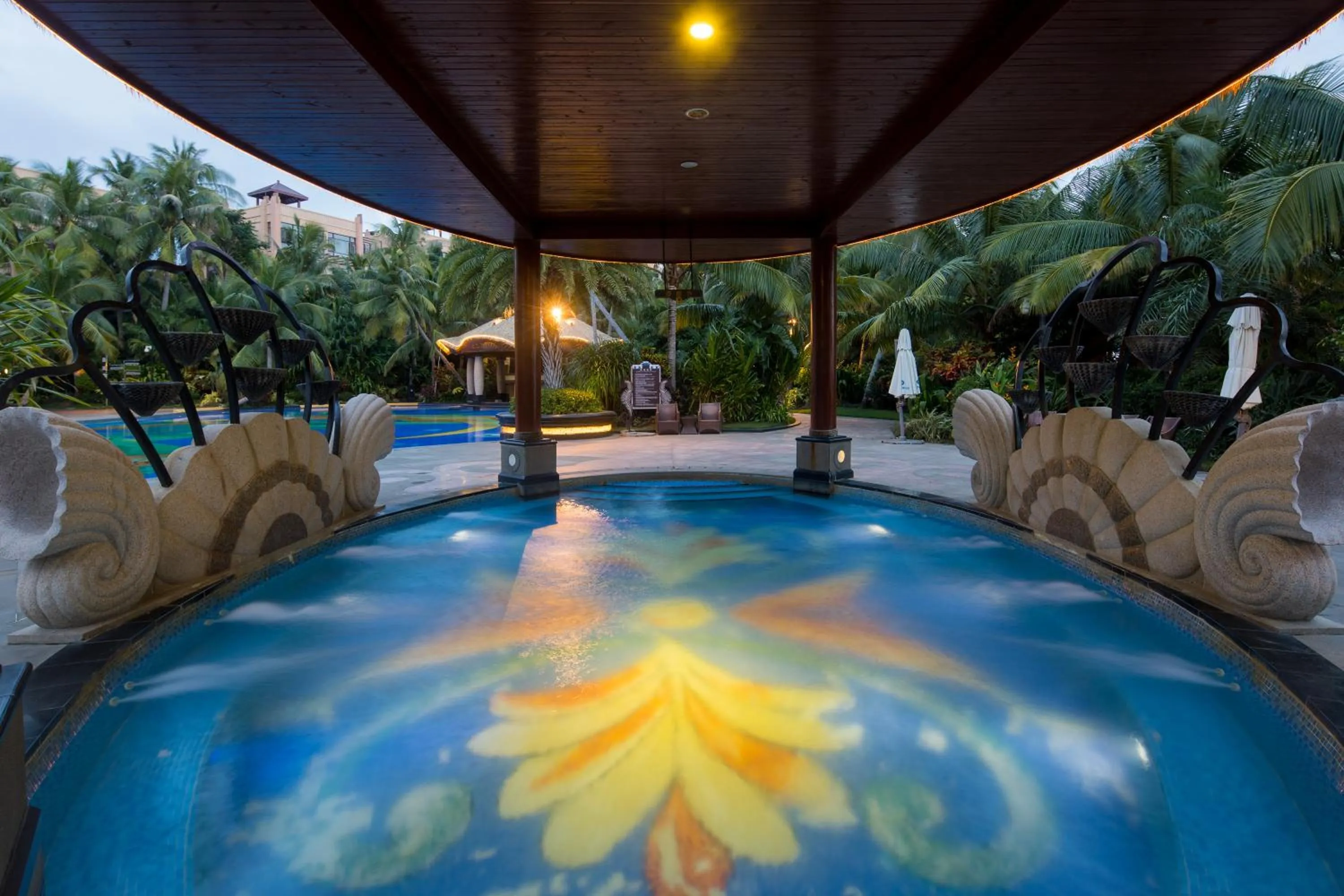 Swimming pool in Wyndham Hainan Clearwater Bay Resort