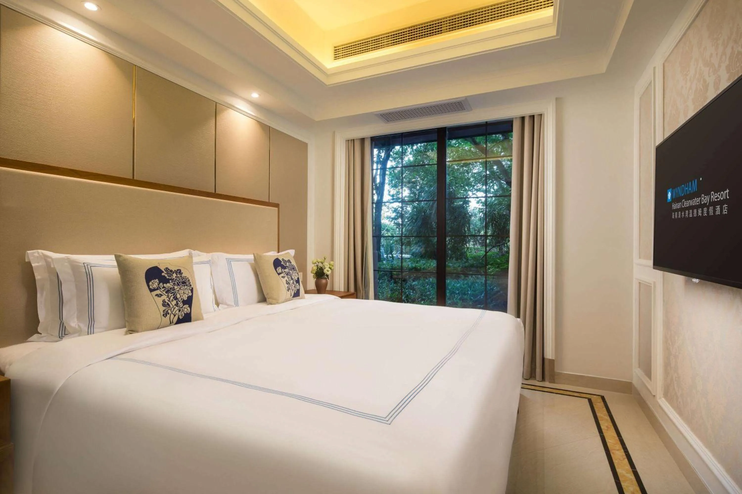 Photo of the whole room in Wyndham Hainan Clearwater Bay Resort