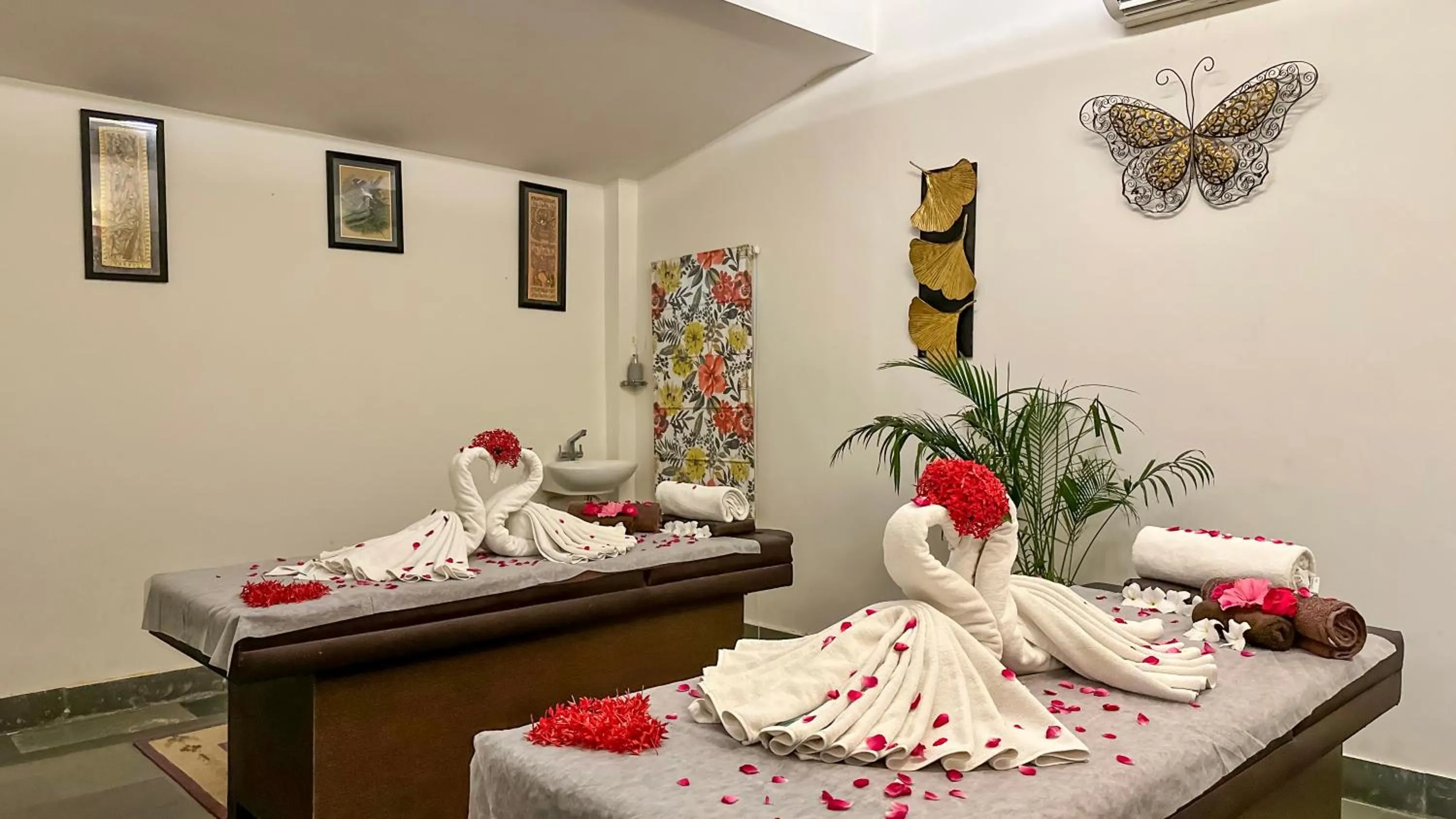 Massage, Bed in Anandam - Jacuzzi & Private Pool Villas in Udaipur