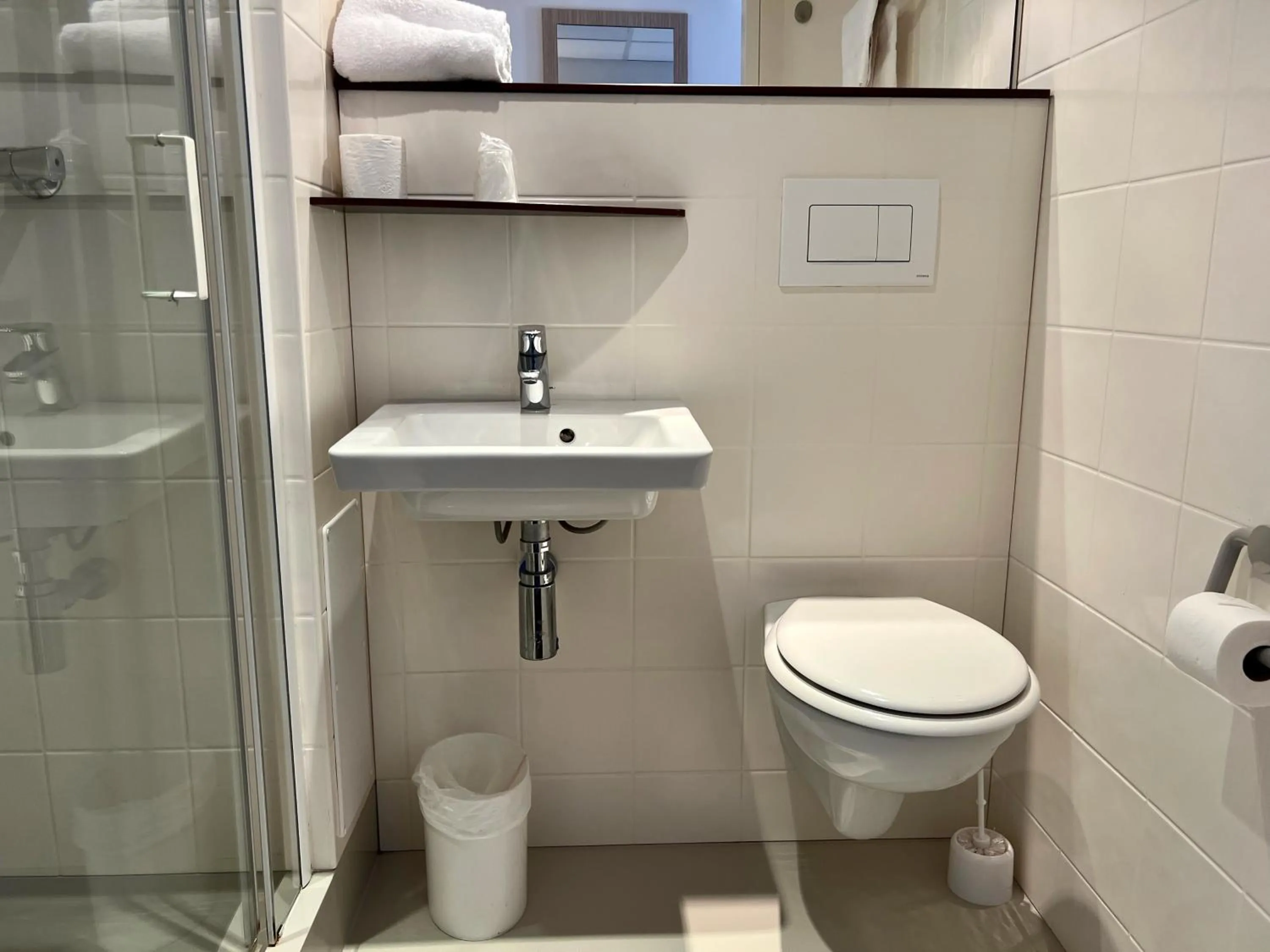 Bathroom in Premiere Classe Le Havre Centre-LES DOCKS