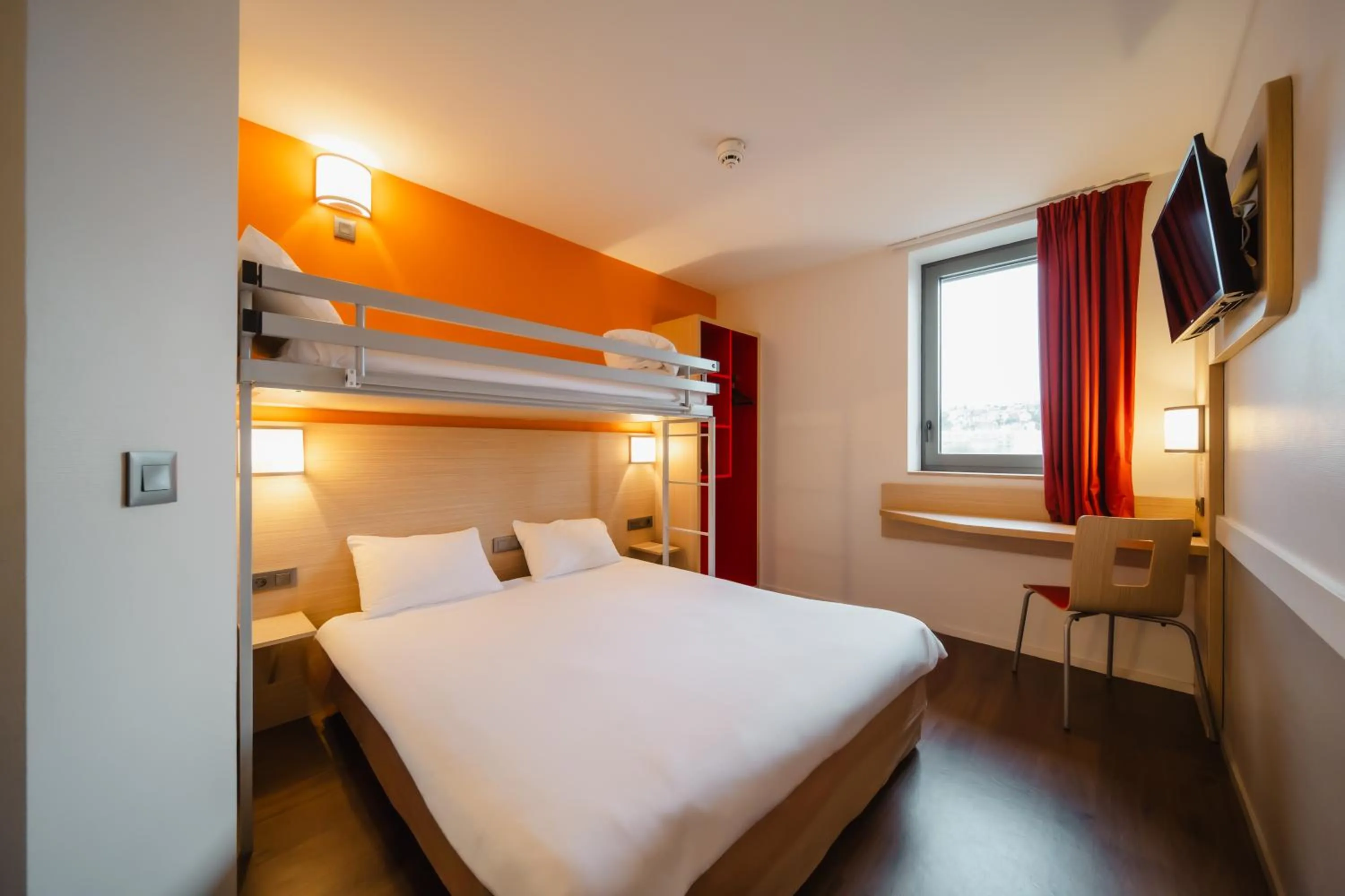 Bedroom, Bed in Premiere Classe Le Havre Centre-LES DOCKS