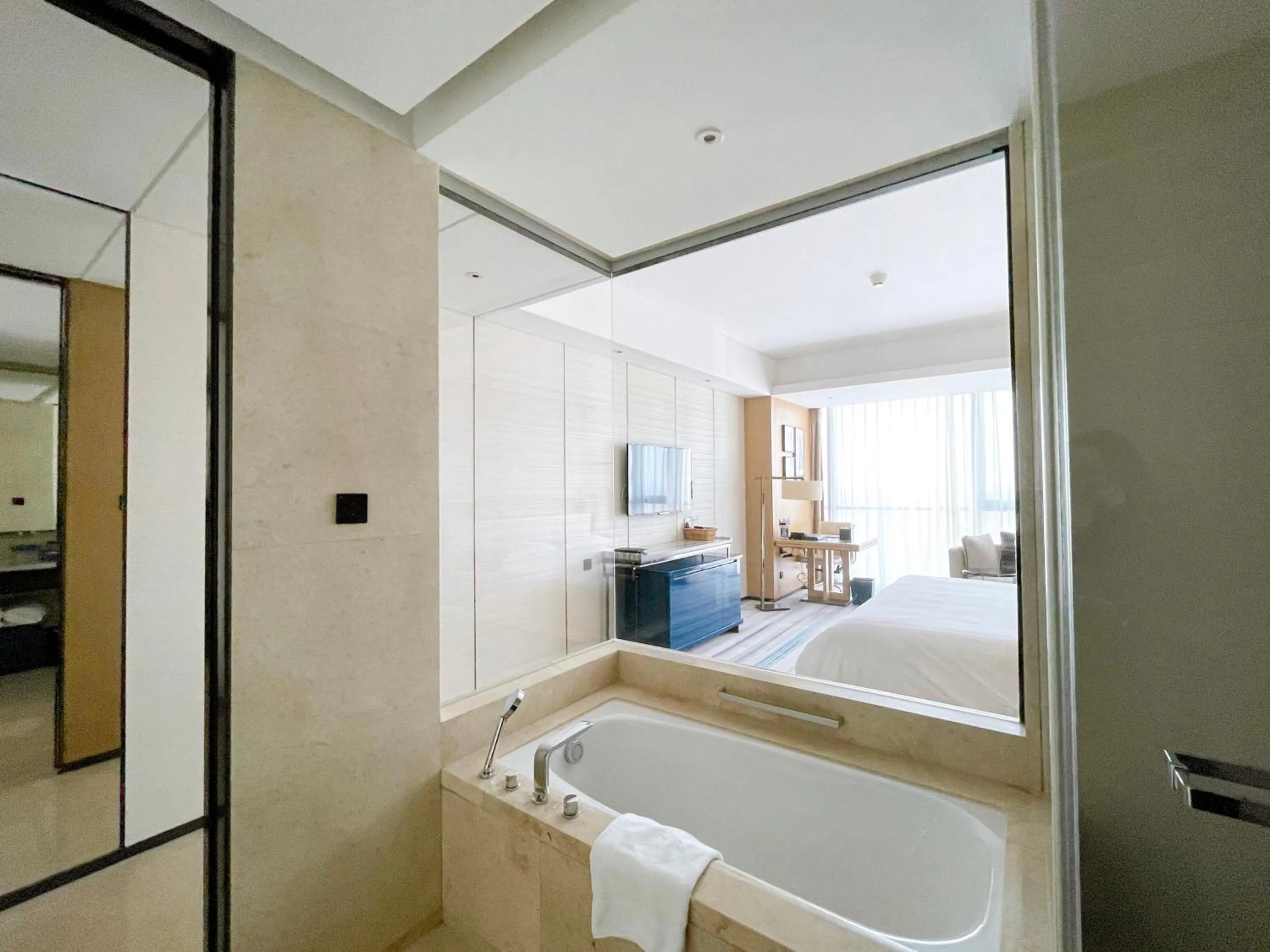 Bathroom, Bed in Sheraton Zibo Hotel