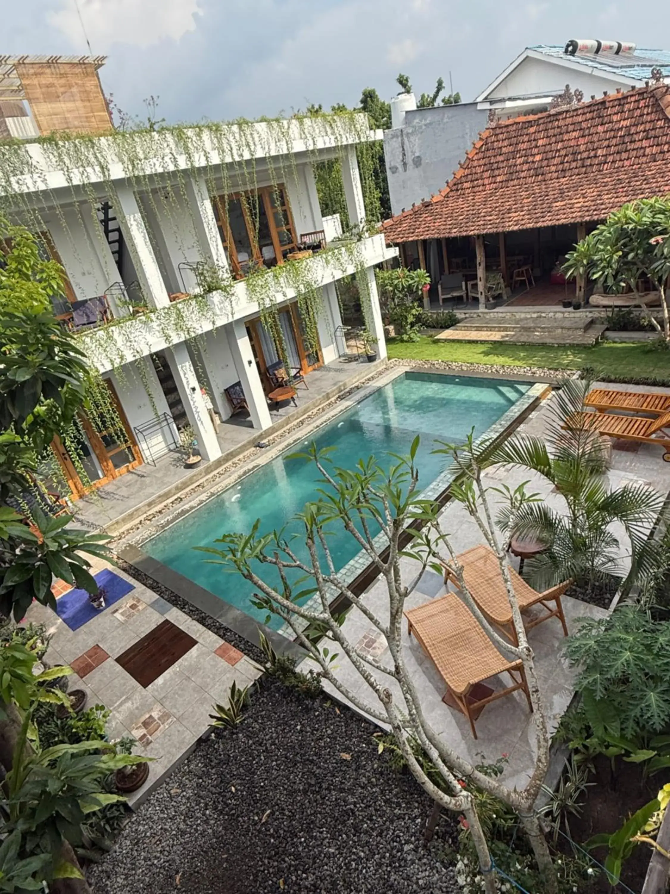 Family Room with Balcony in Nextdoor Rooms Family Room with Balcony in Nextdoor Rooms