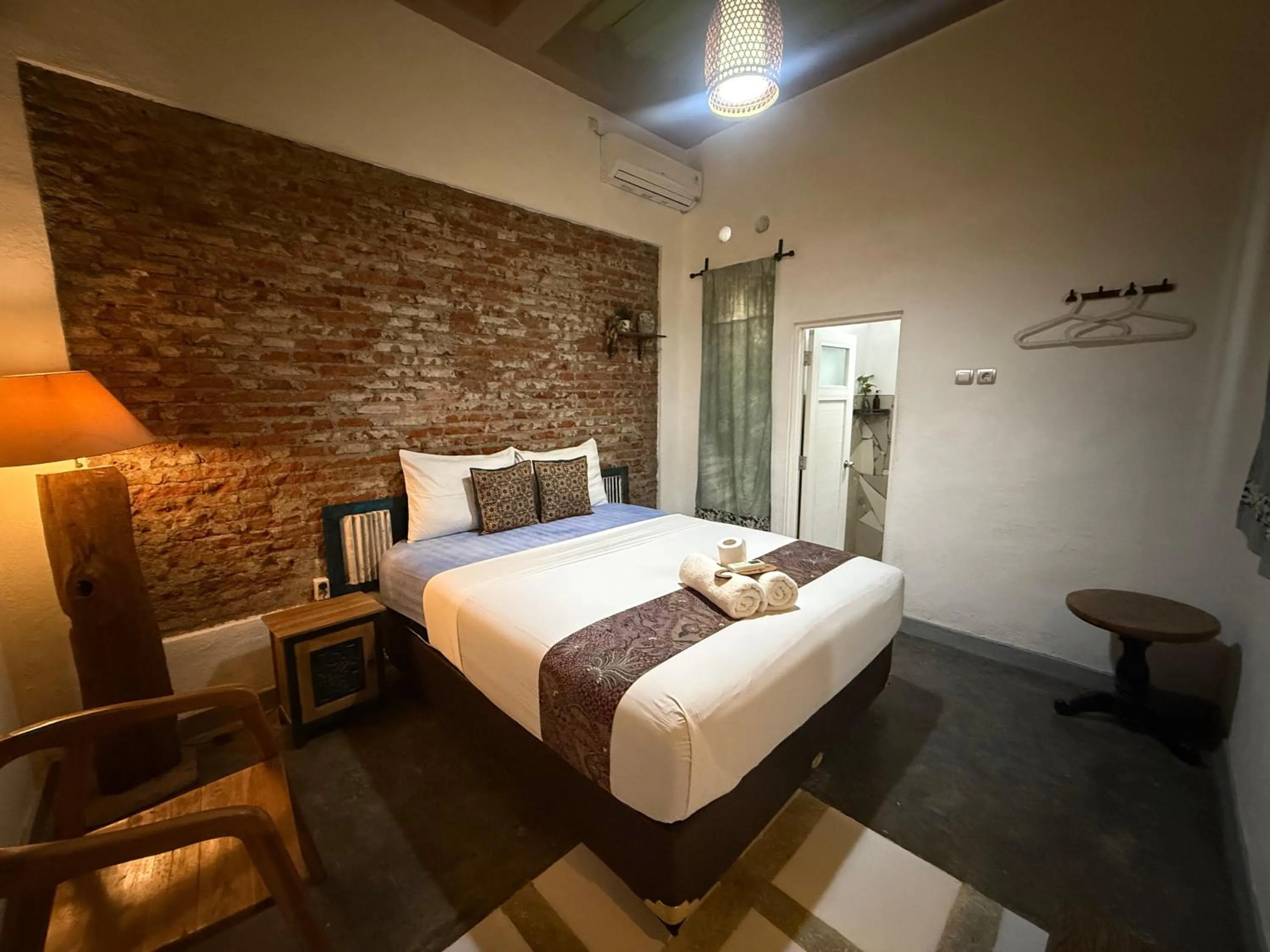 Bed in Nextdoor Rooms