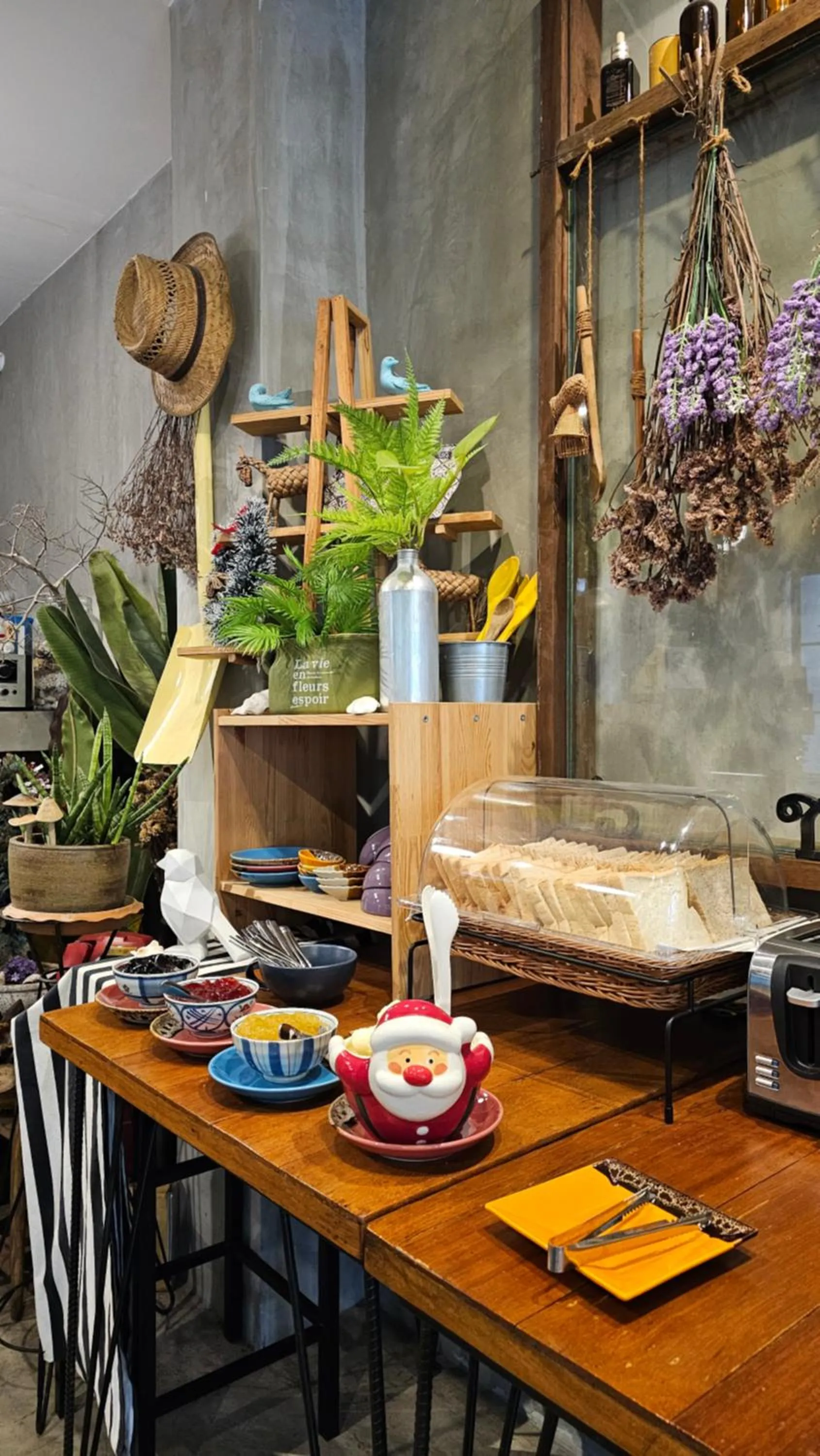 Food and drinks in Hansa Bangkok House