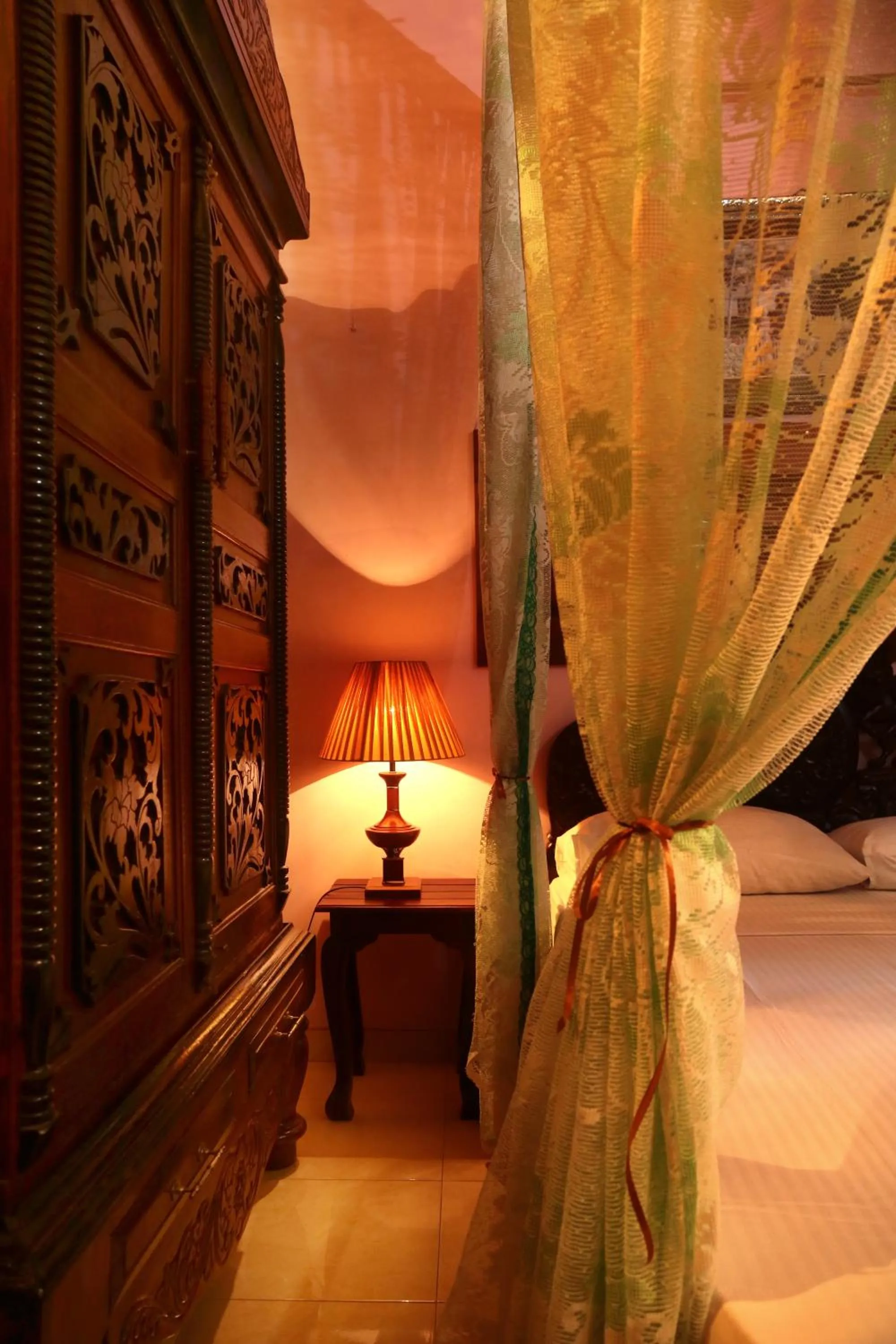 Night, Bed in The Castle