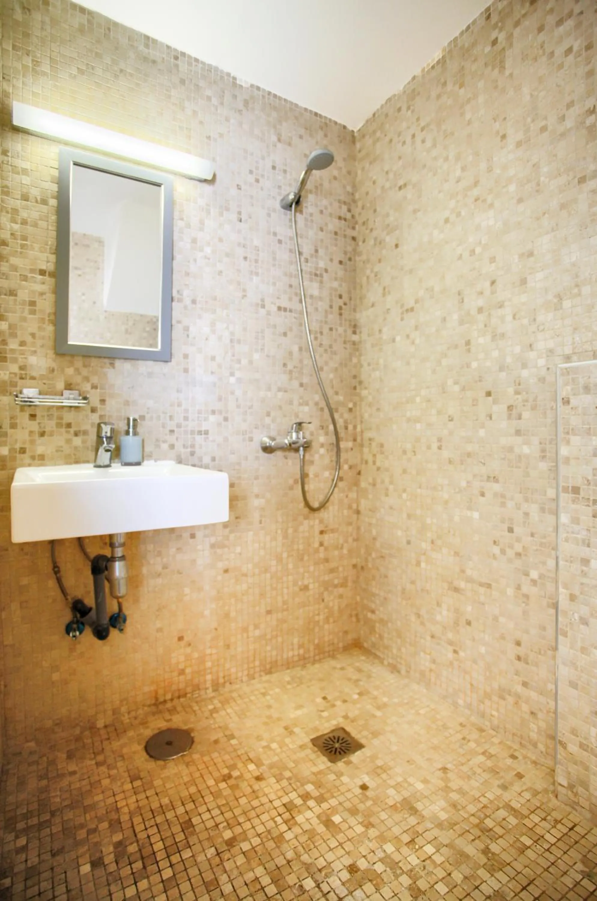 Shower in Neptuno Bungalows - Adults Only
