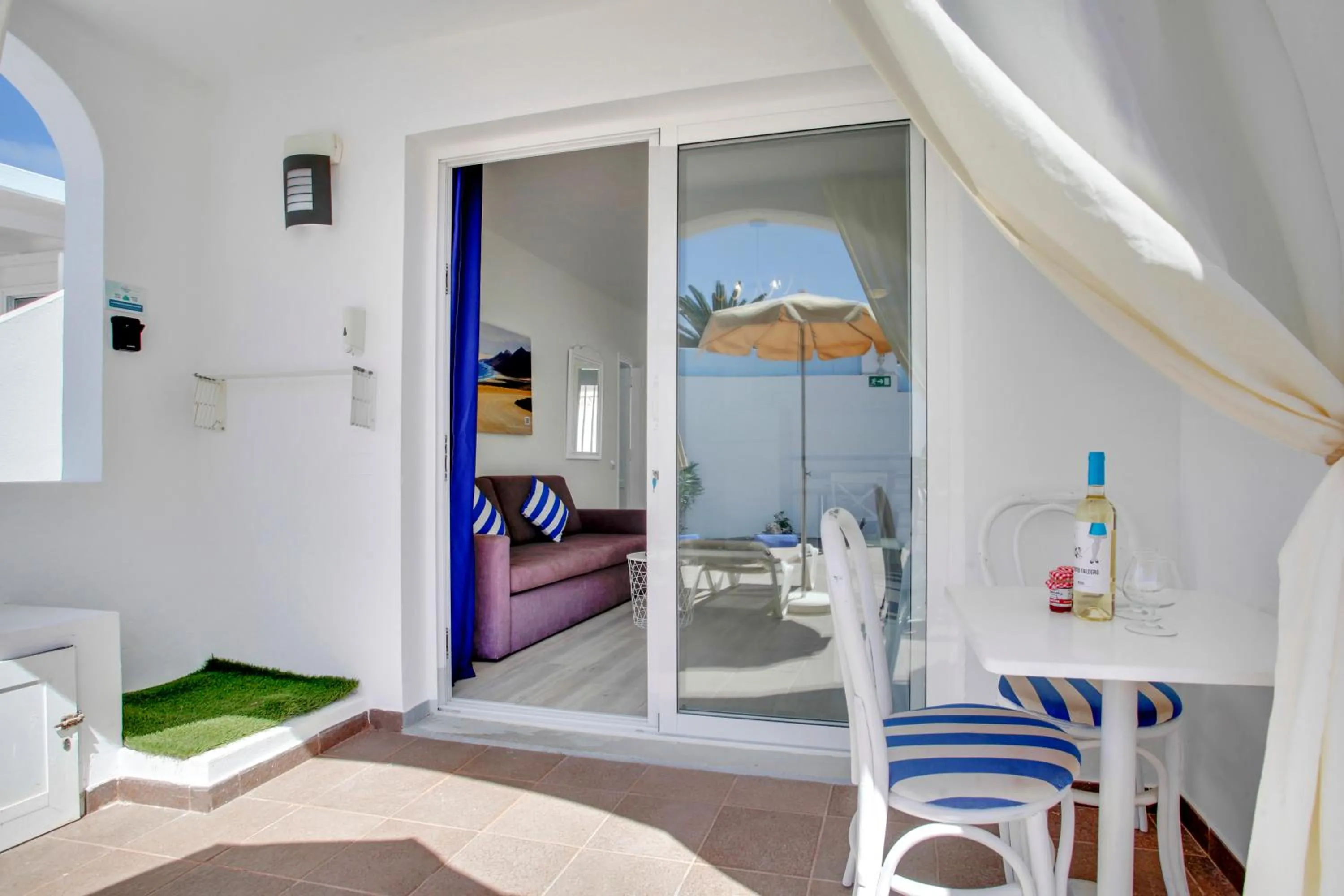 Patio in Neptuno Bungalows - Adults Only