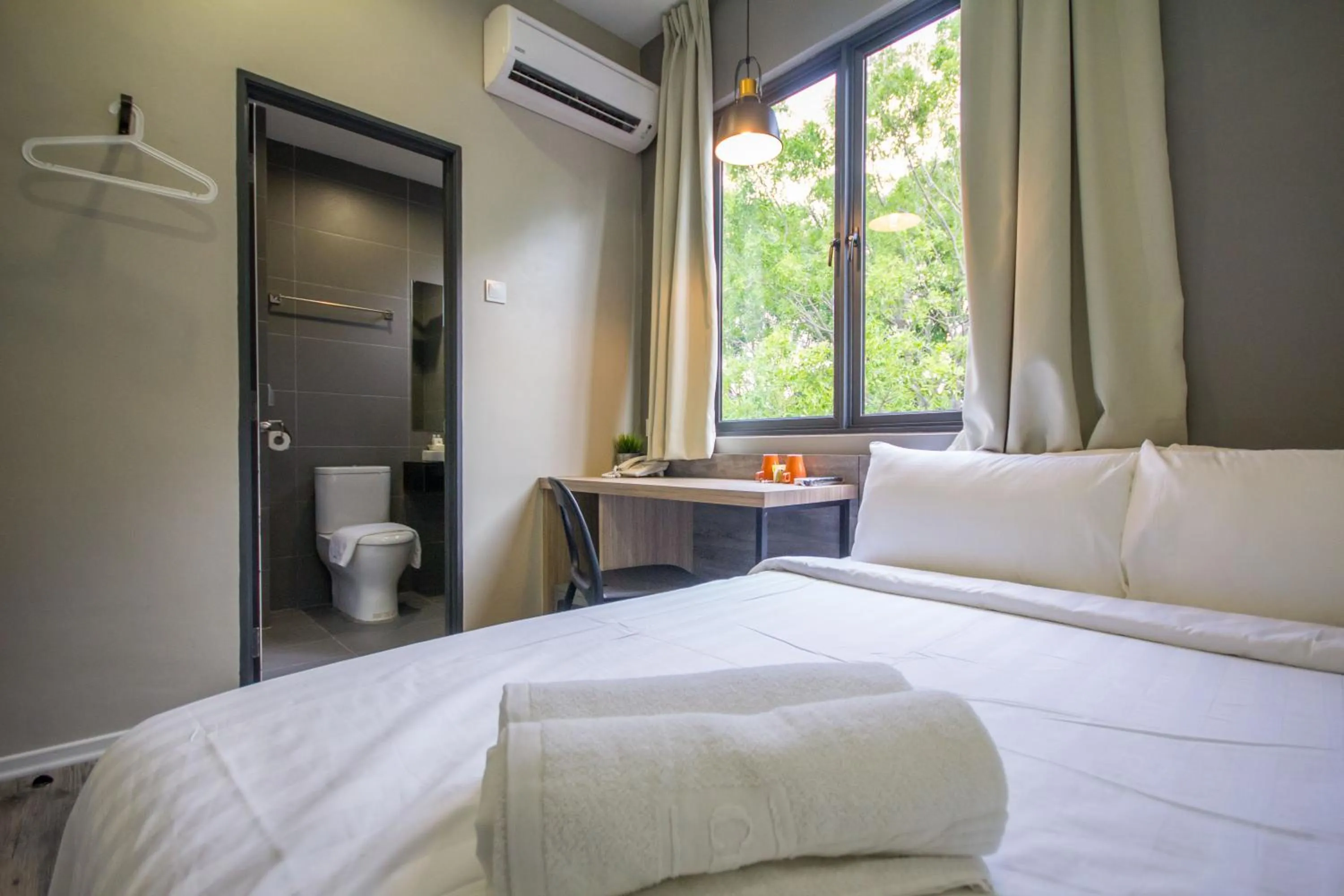 Bedroom, Bed in Chariton Hotel Alma