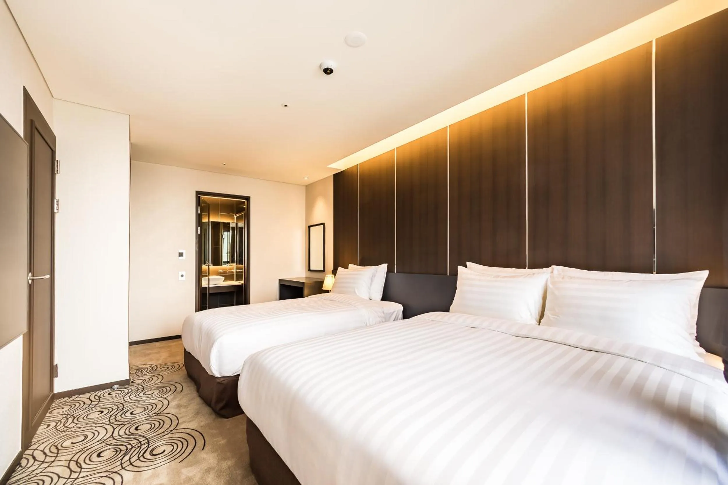 Bed in Golden Daisy Hotel