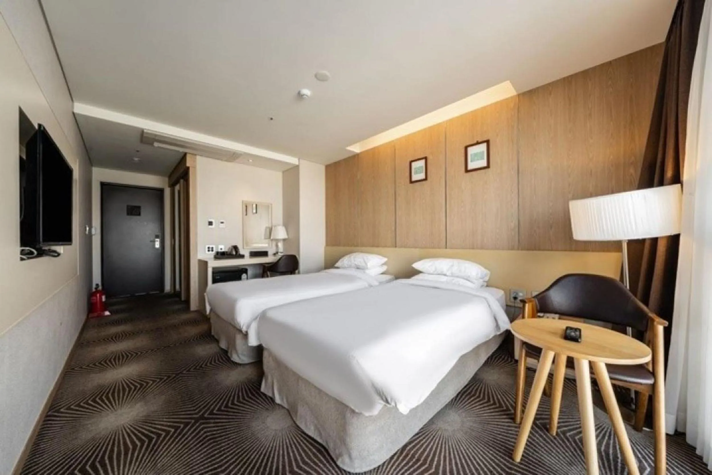 Bed in Golden Daisy Hotel