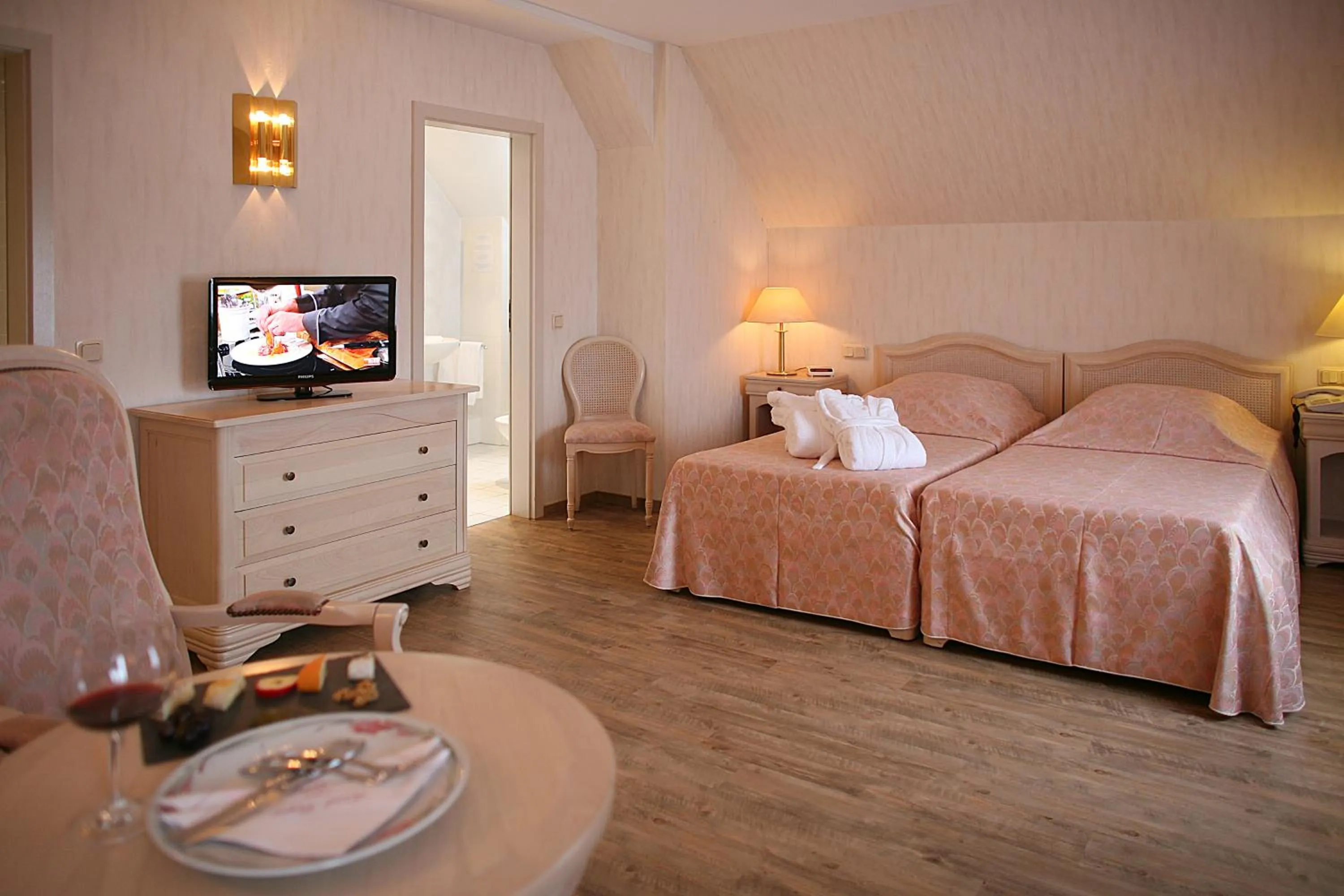 TV and multimedia, Bed in Hotel Meyer