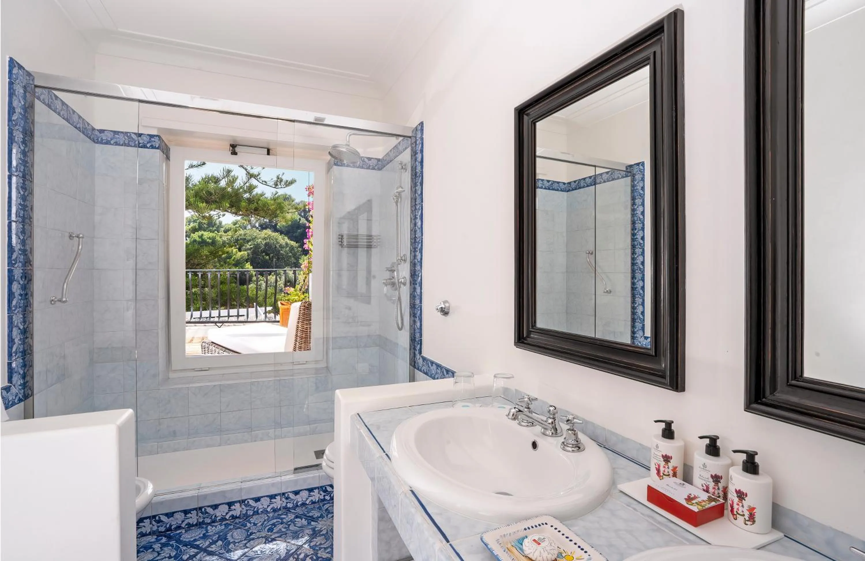 Bathroom in Hotel La Minerva