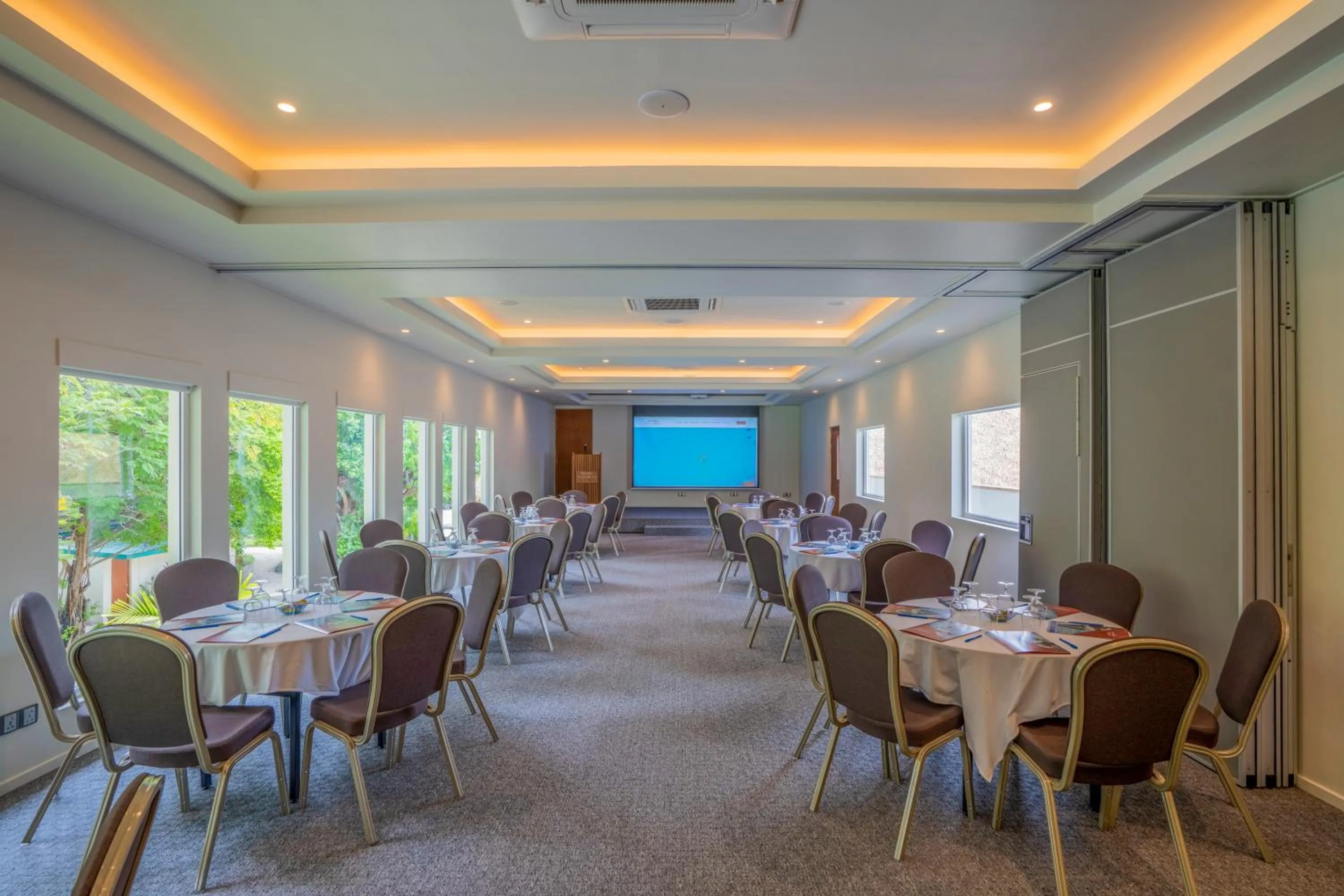 TV and multimedia in Meeru Maldives Resort Island