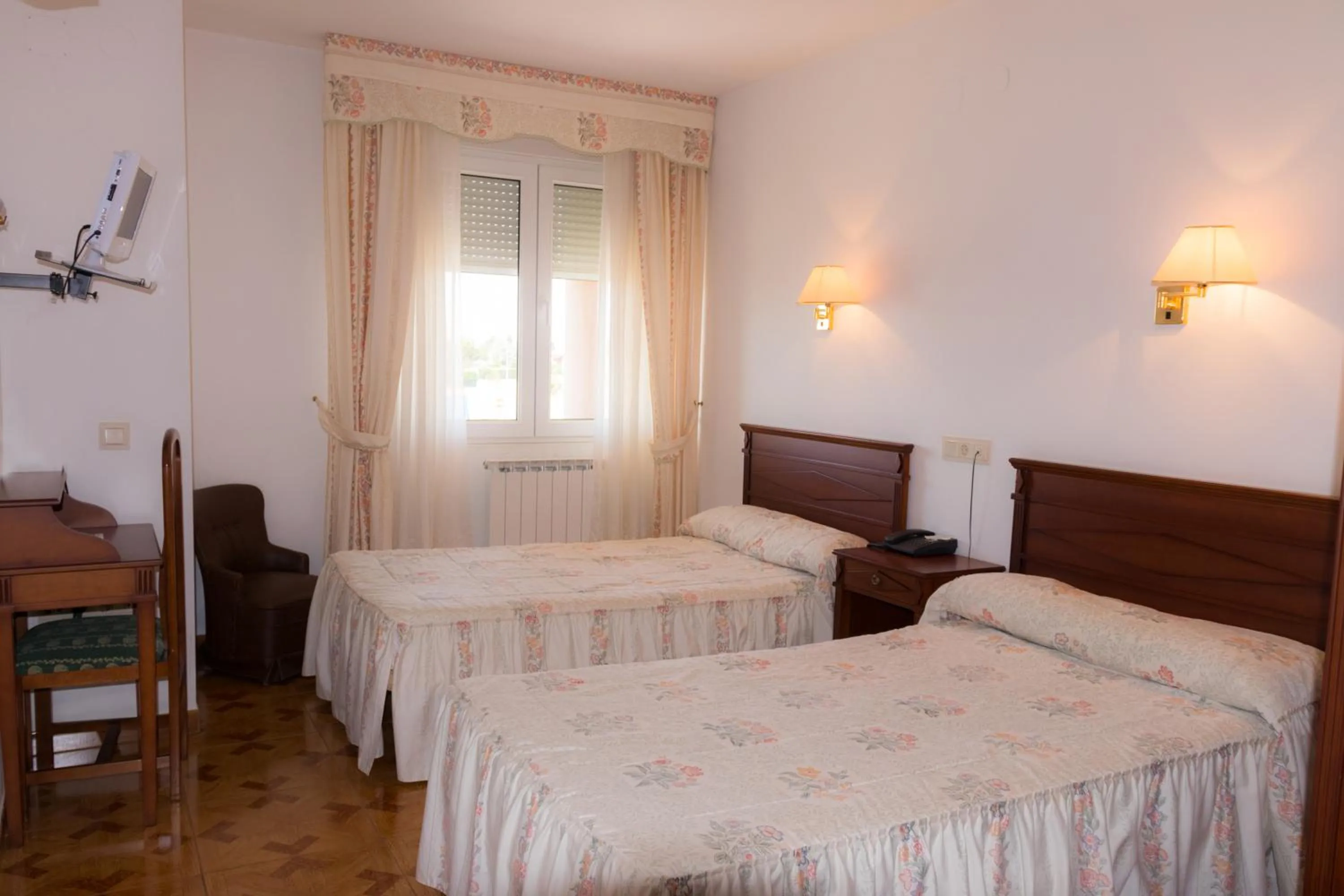 Property building, Bed in Hotel Avenida III