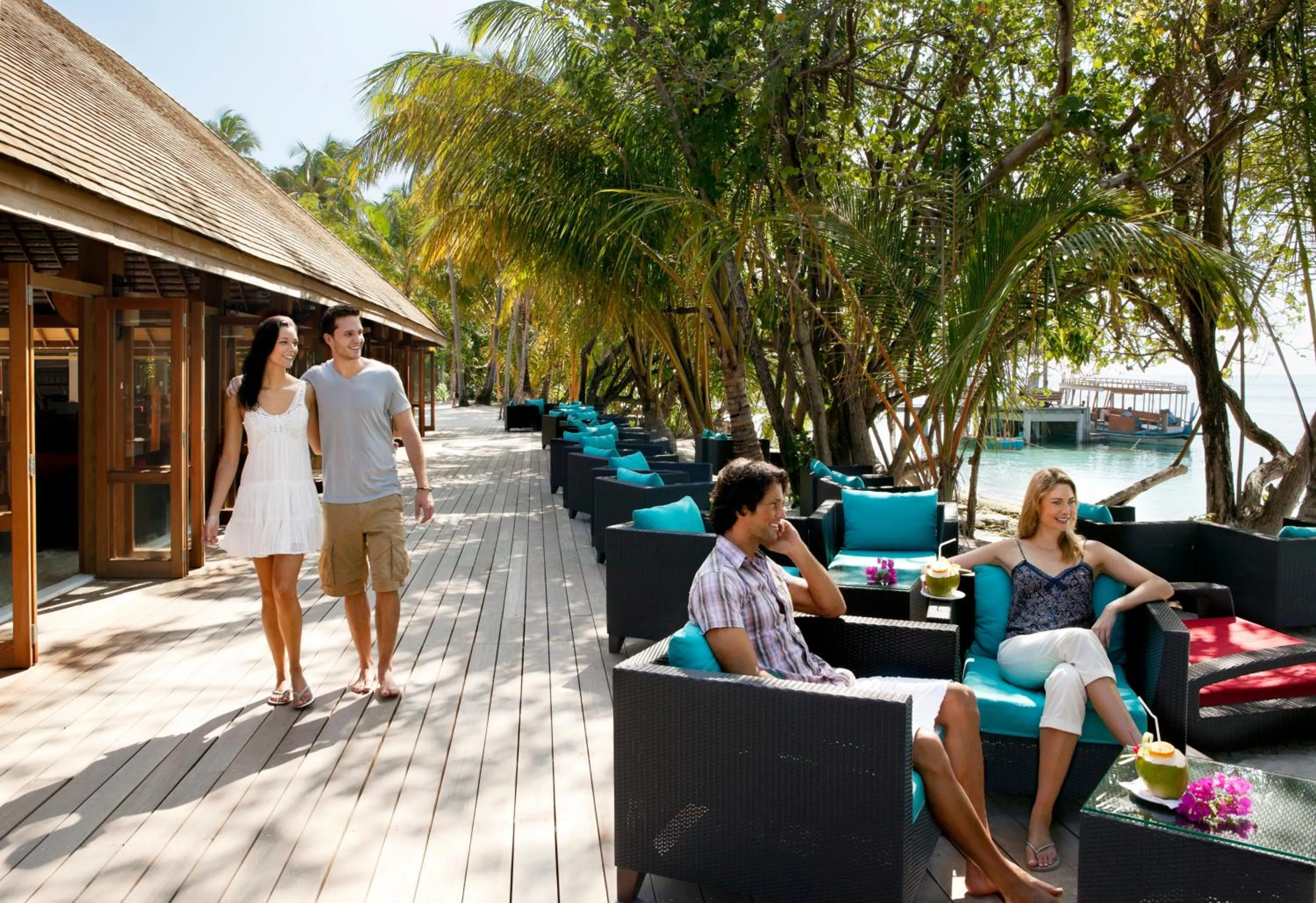 Lounge or bar in Vilamendhoo Island Resort & Spa