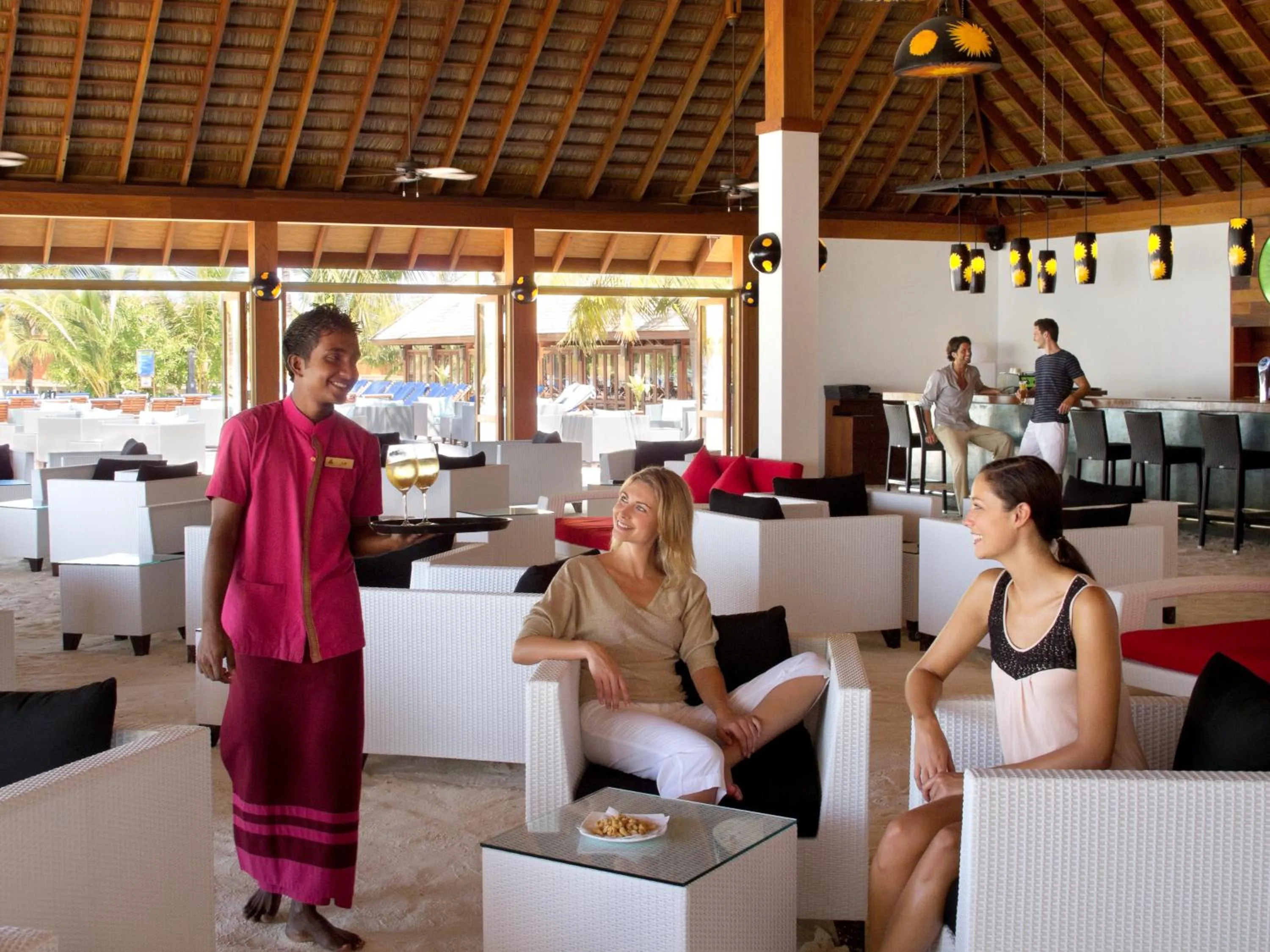 Lounge or bar in Vilamendhoo Island Resort & Spa