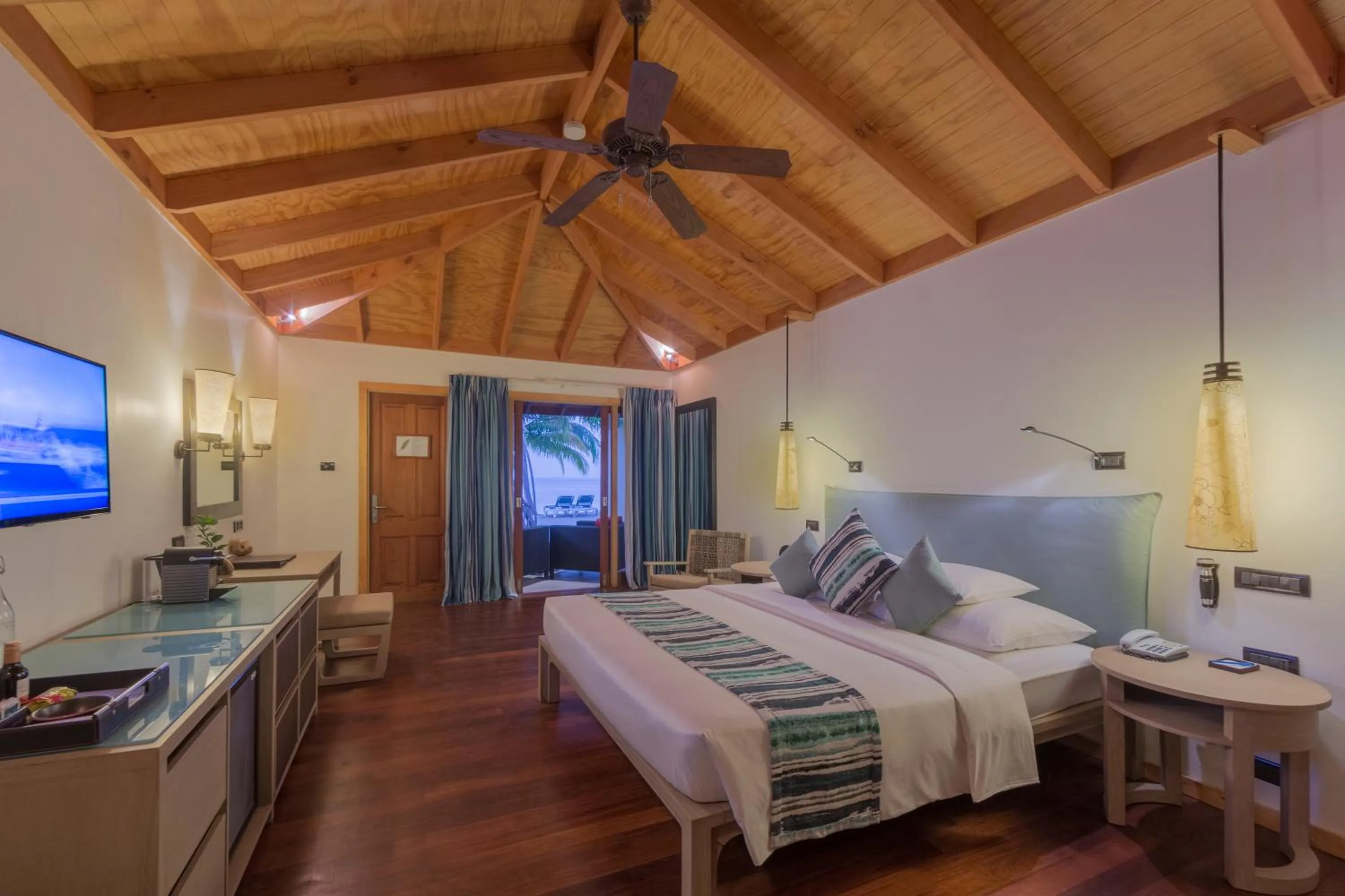 Photo of the whole room, Bed in Vilamendhoo Island Resort & Spa