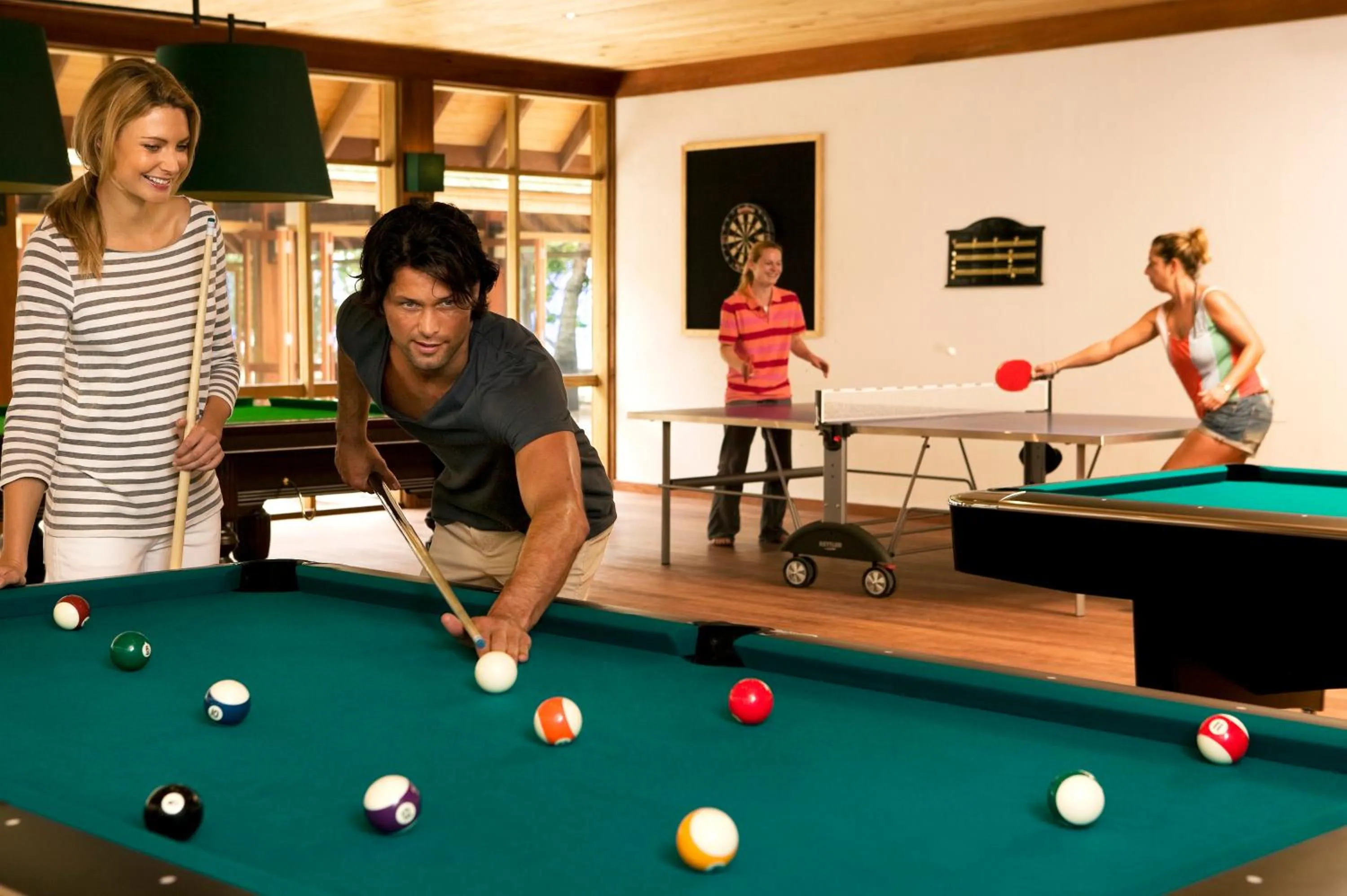 Billiard in Vilamendhoo Island Resort & Spa