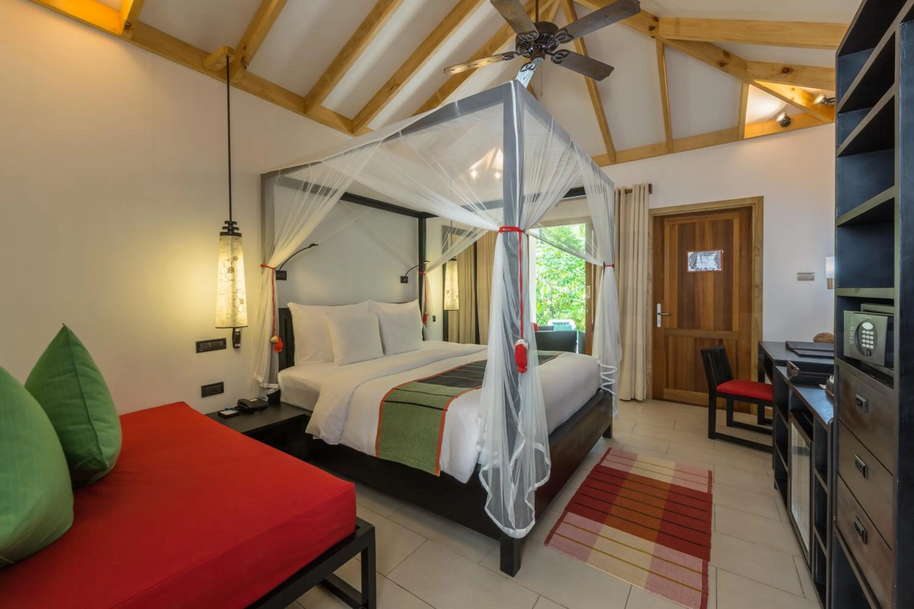 Bedroom, Bed in Vilamendhoo Island Resort & Spa