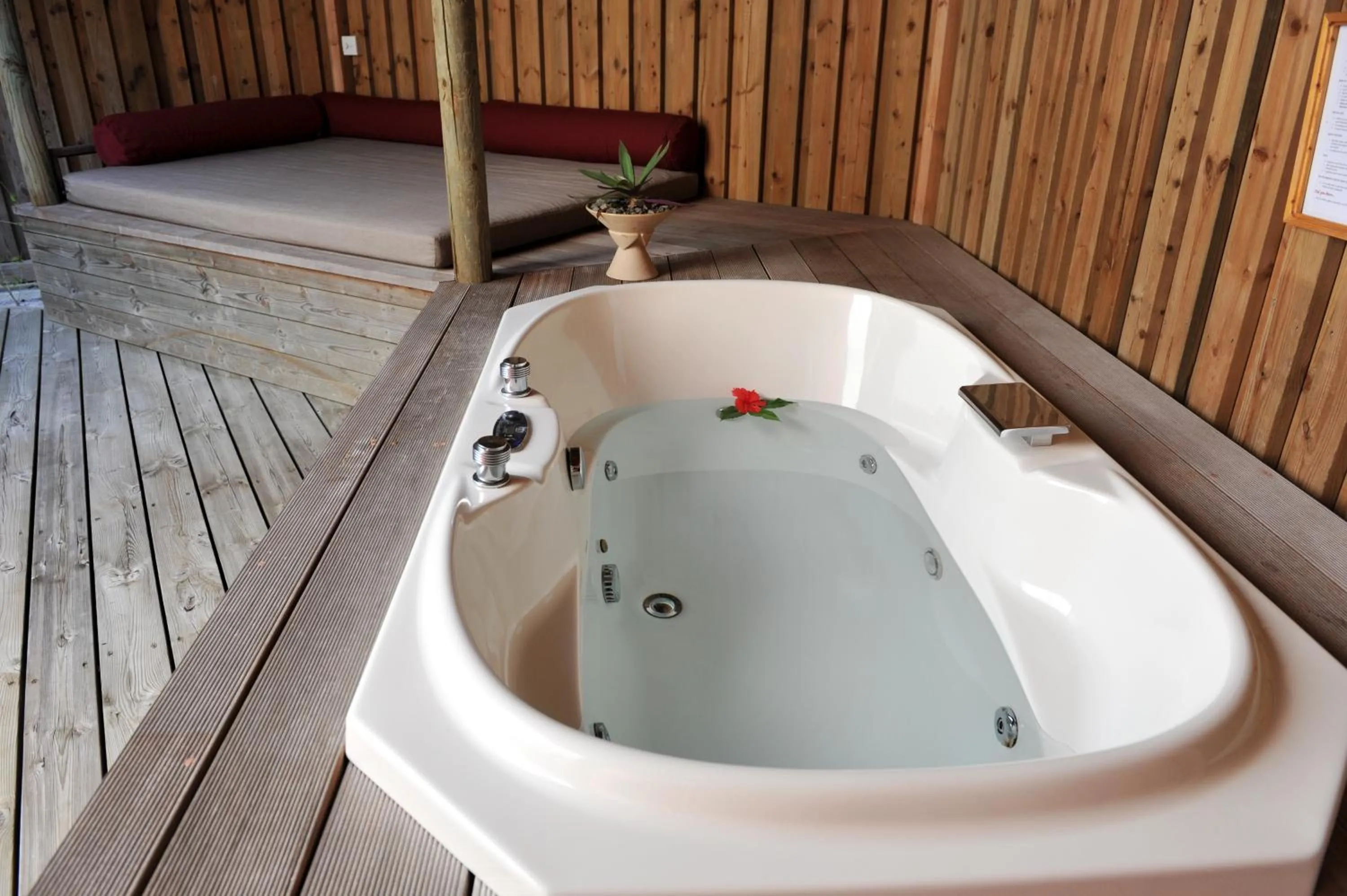 Hot Tub in Komandoo Island Resort & Spa
