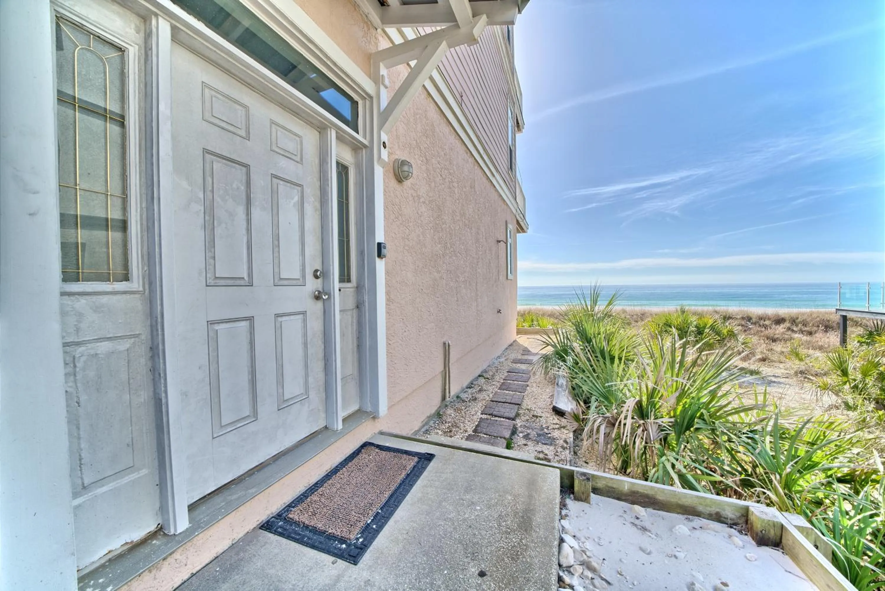 Facade/entrance in Pineapple Villas
