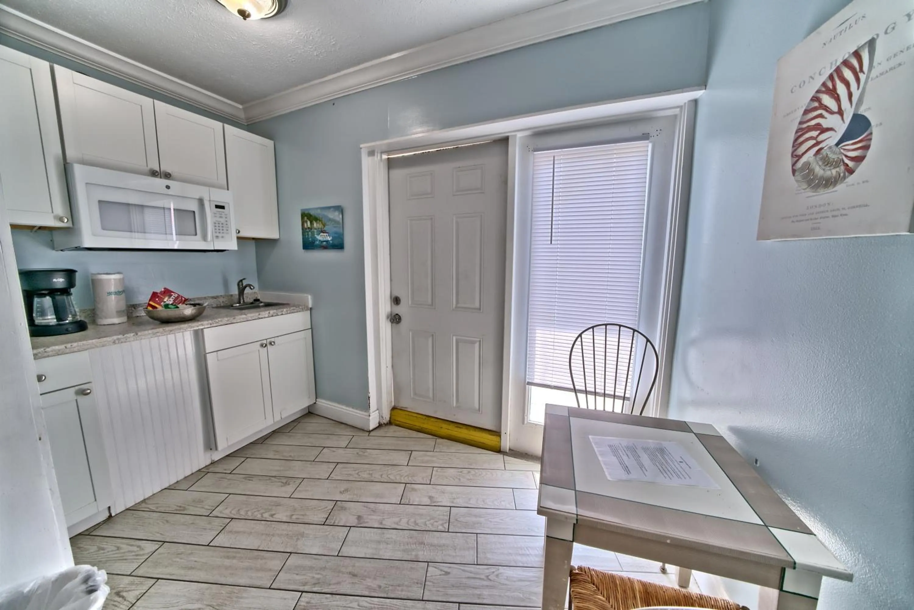 Kitchen or kitchenette in Pineapple Villas