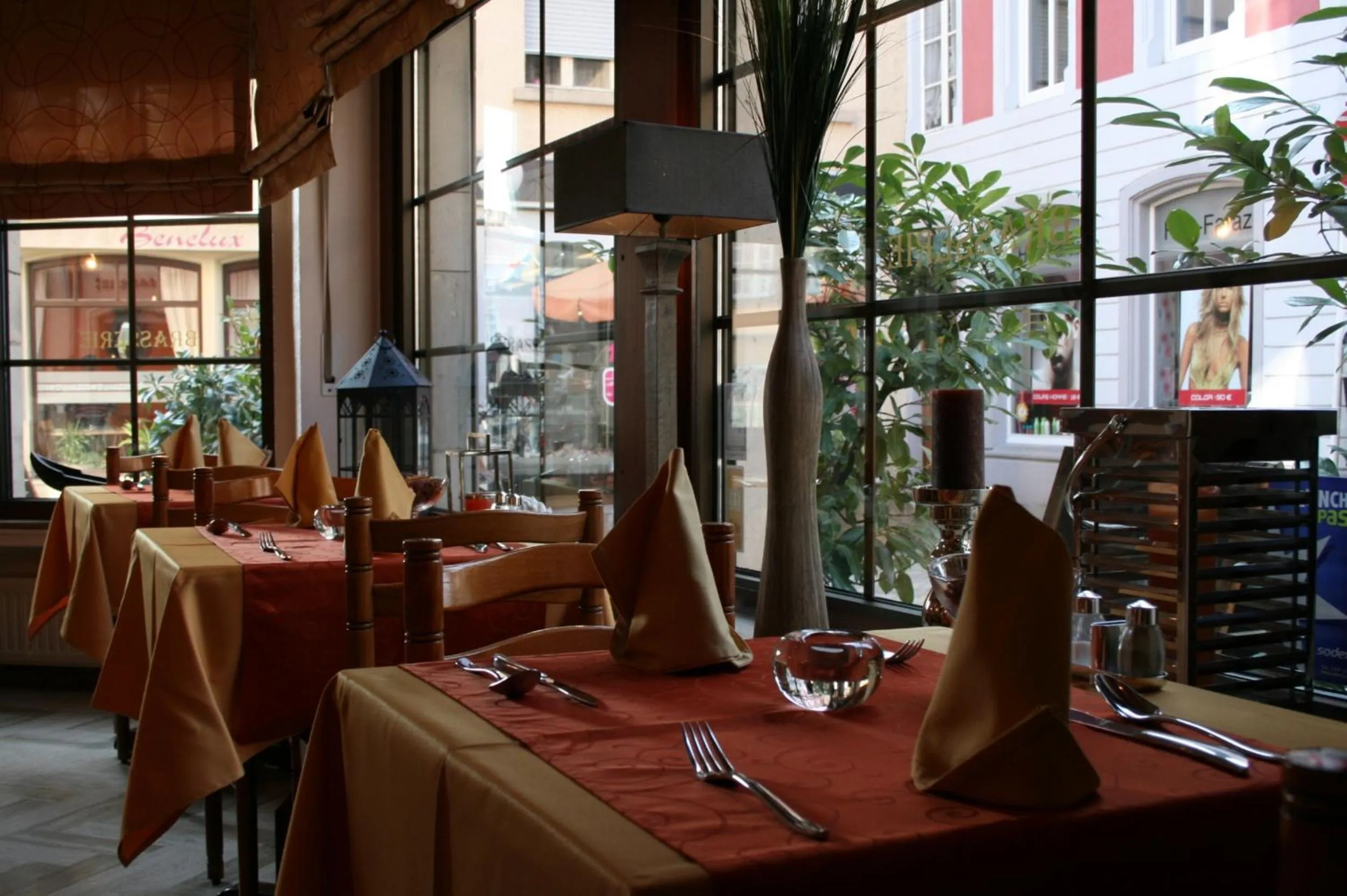 Restaurant/places to eat in Le Pavillon