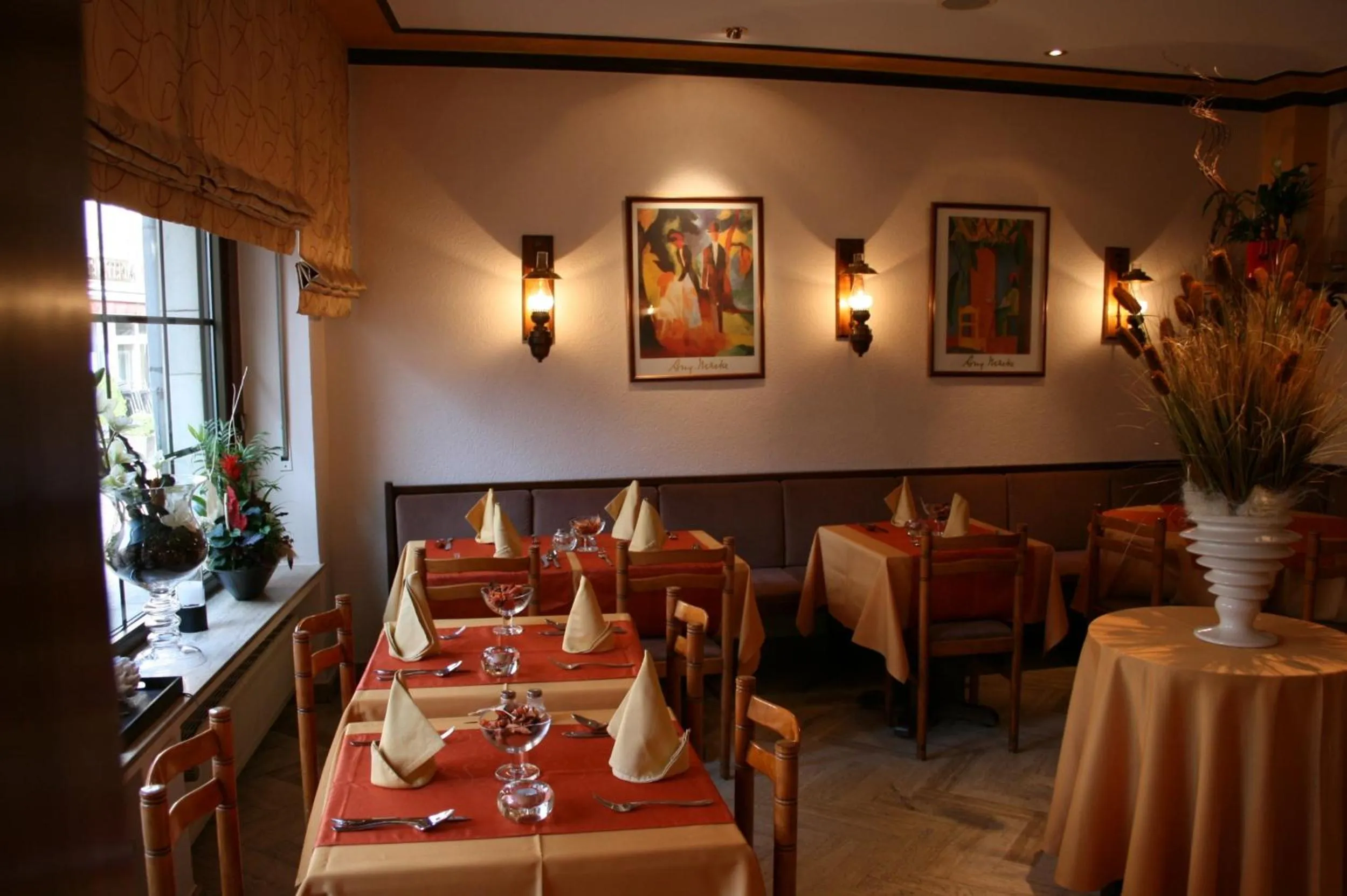 Restaurant/places to eat in Le Pavillon