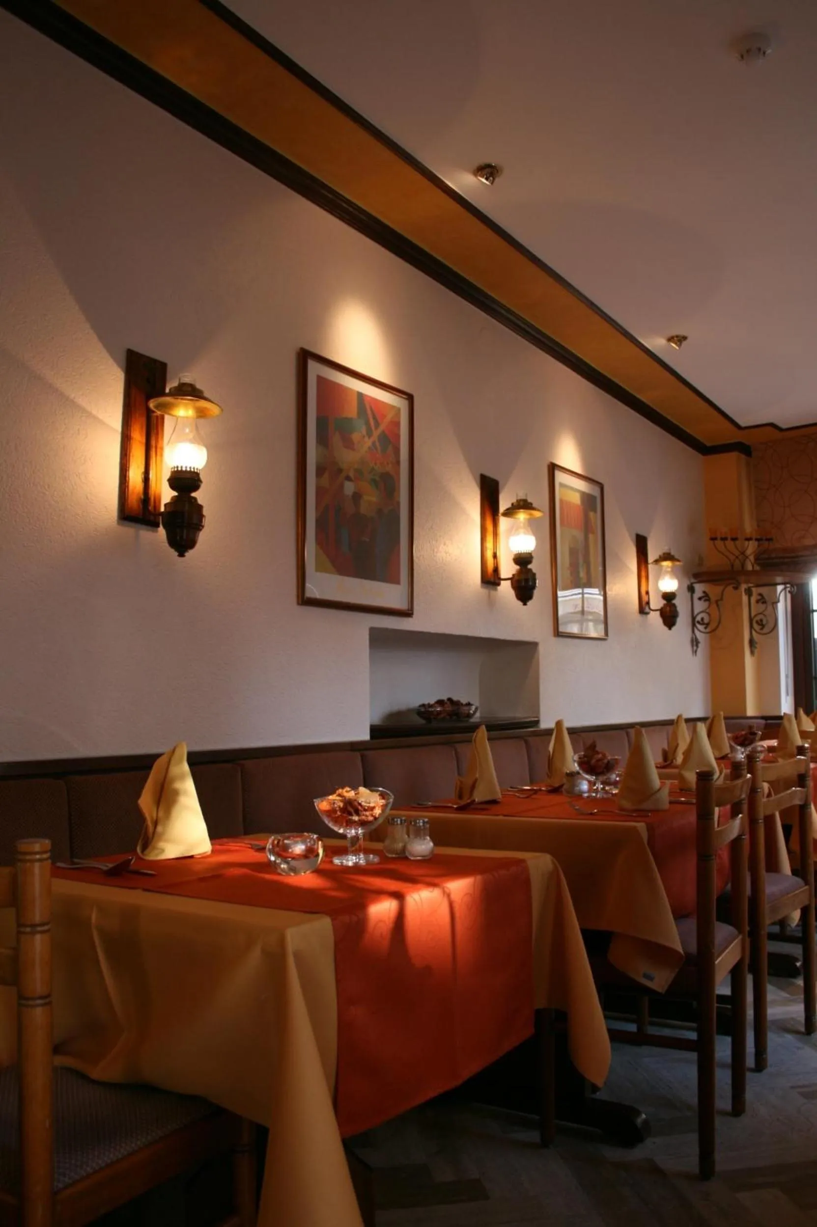 Restaurant/places to eat in Le Pavillon