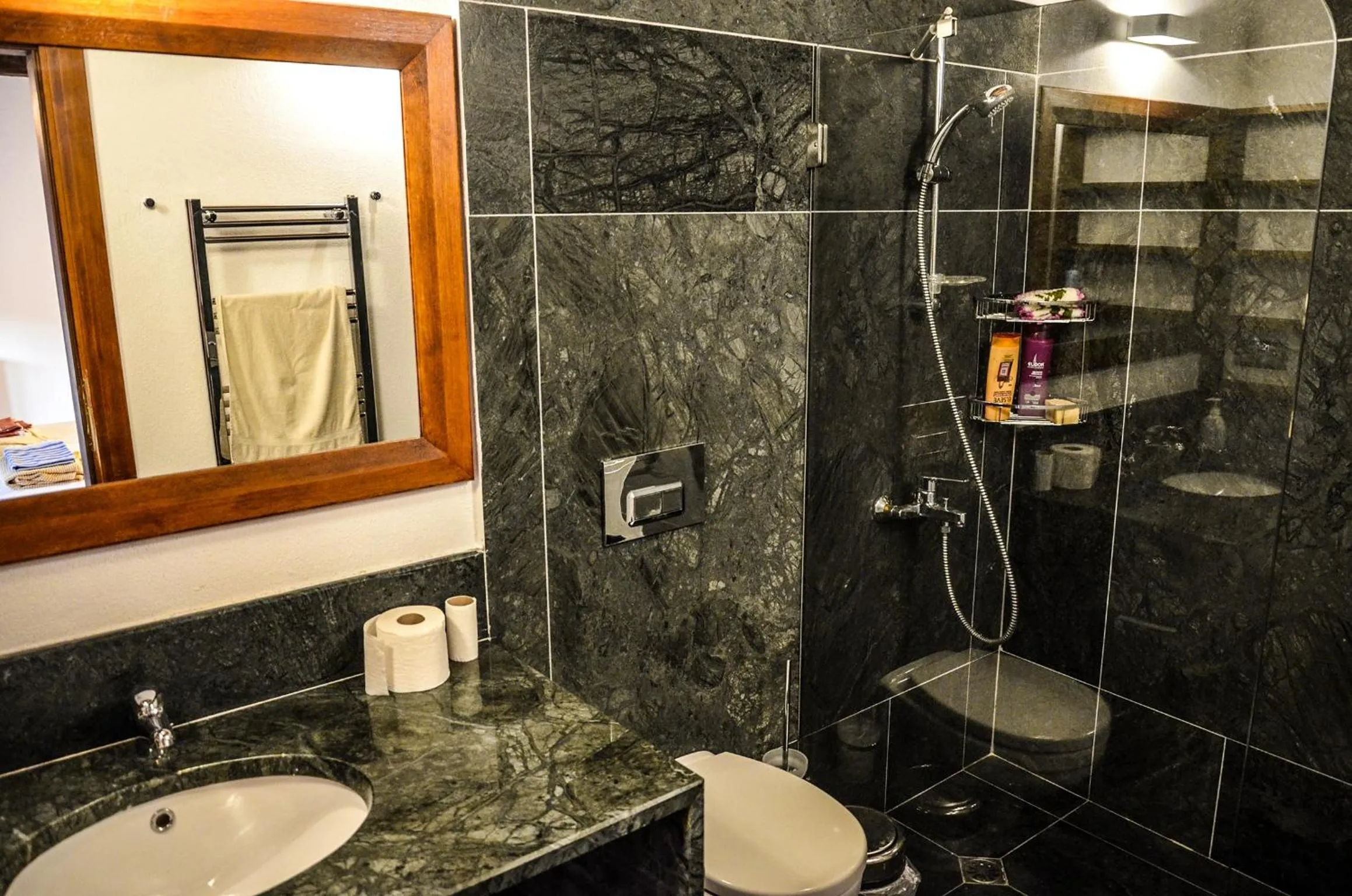 Shower in Mavras Tas Odalar