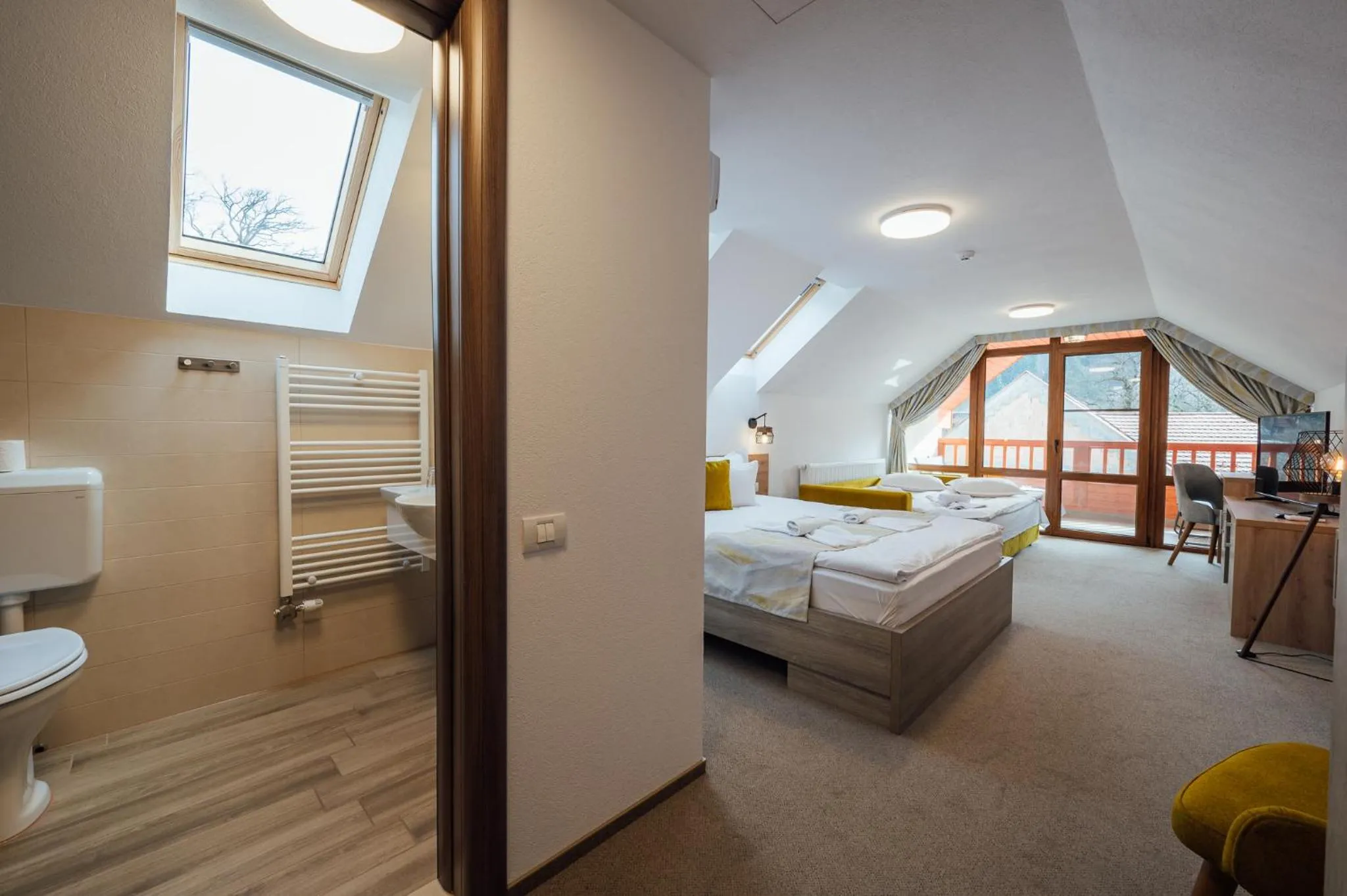 Photo of the whole room, Bed in Pensiunea Comfort