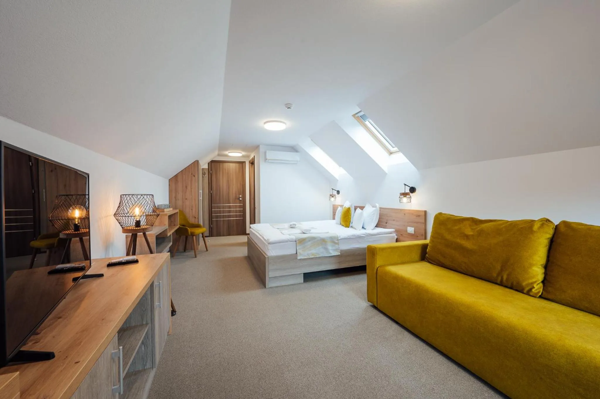 Photo of the whole room, Bed in Pensiunea Comfort