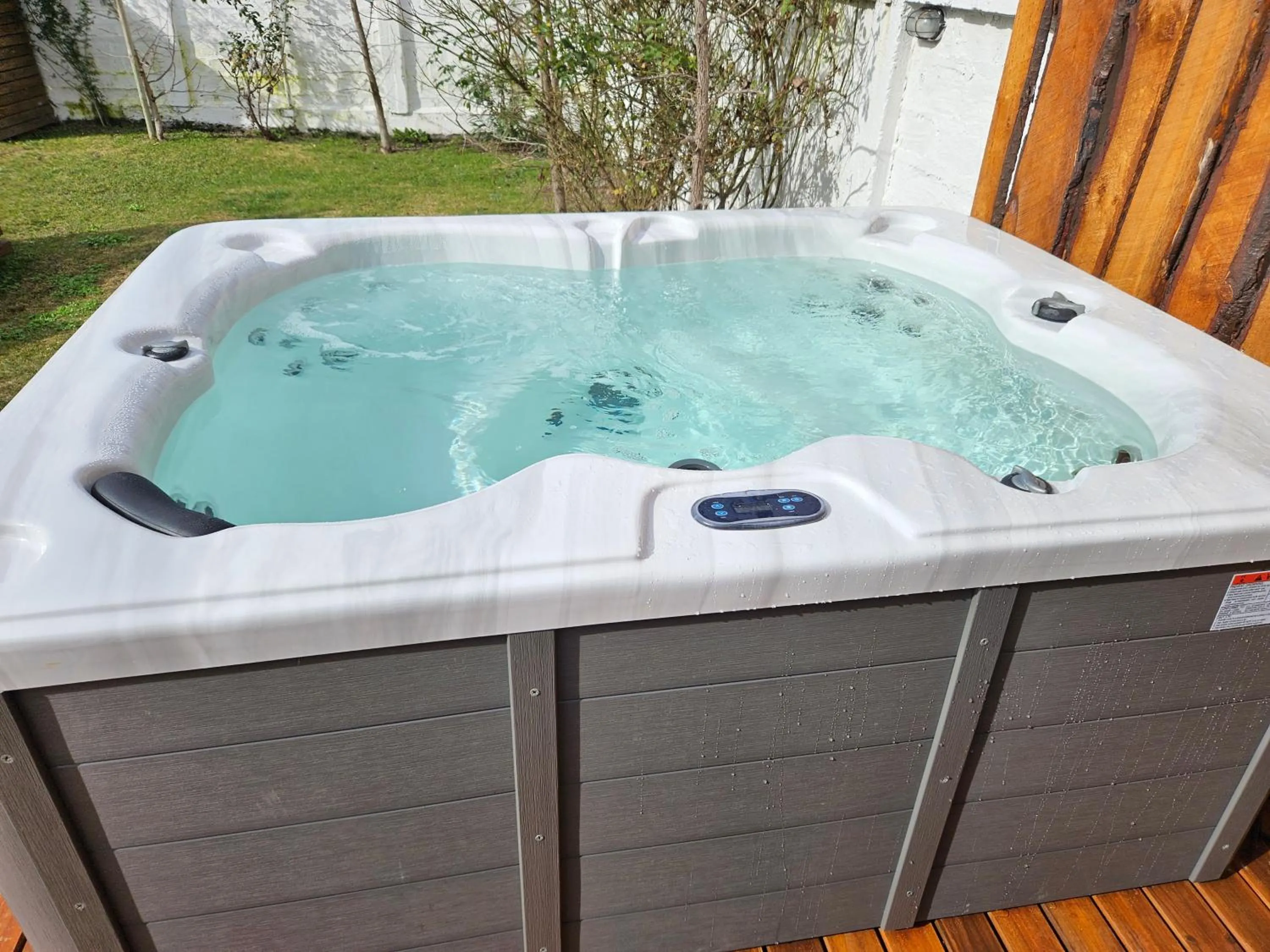 Hot Tub in Casa Calfu