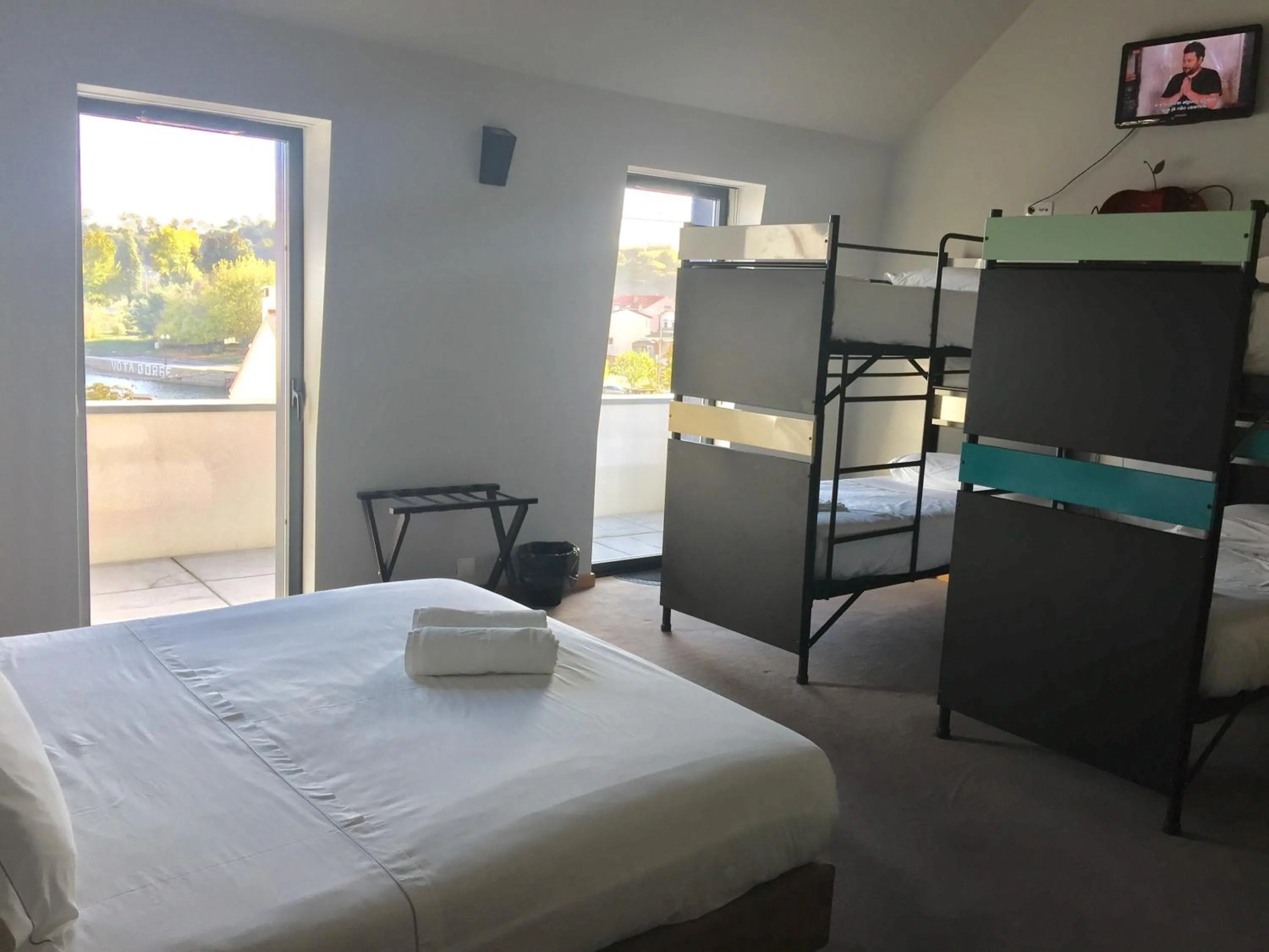 Family Room with Private Bathroom in XPT Águeda - Alojamento Local