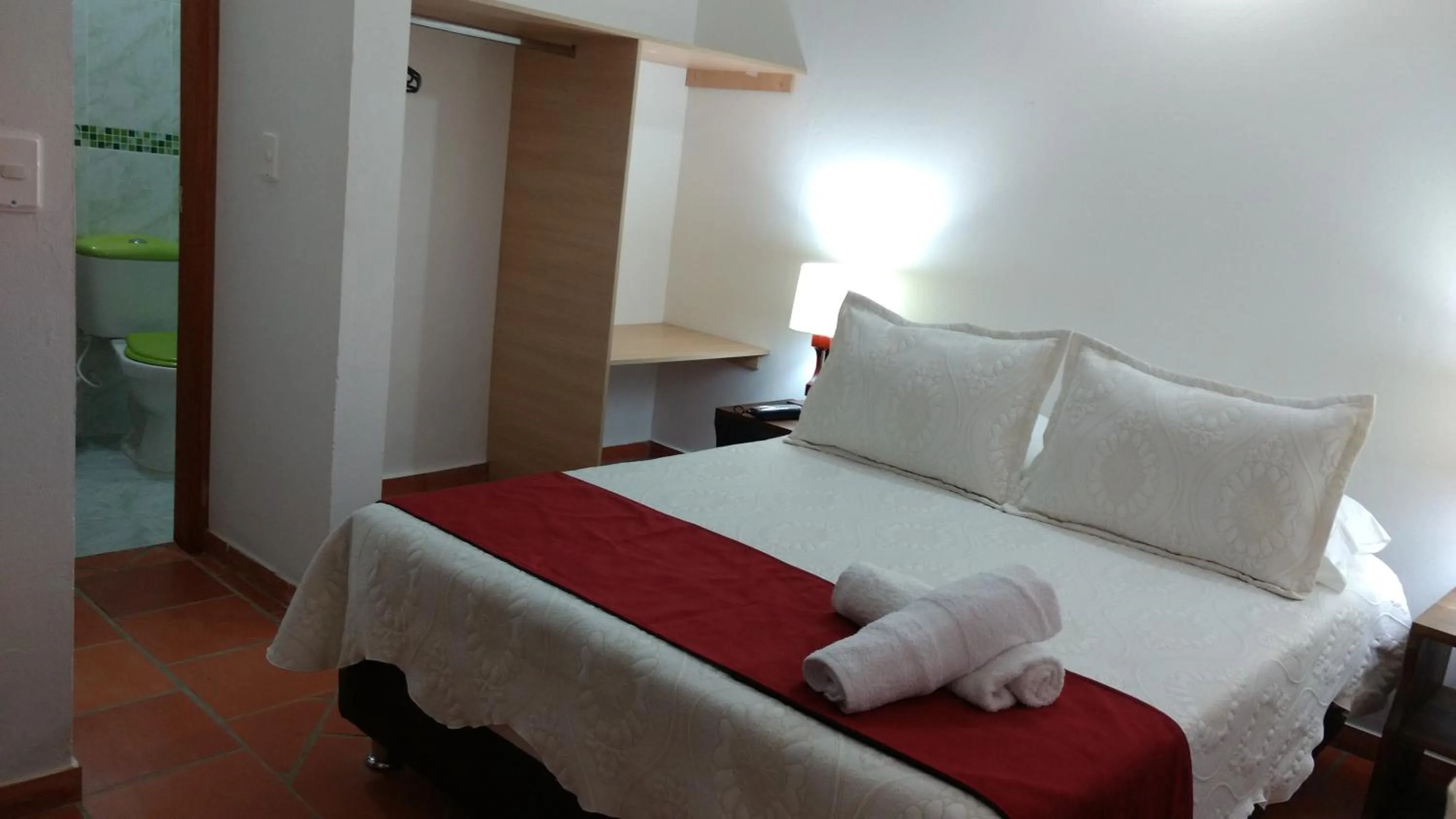 Property building, Bed in Apartahotel La Gran Familia