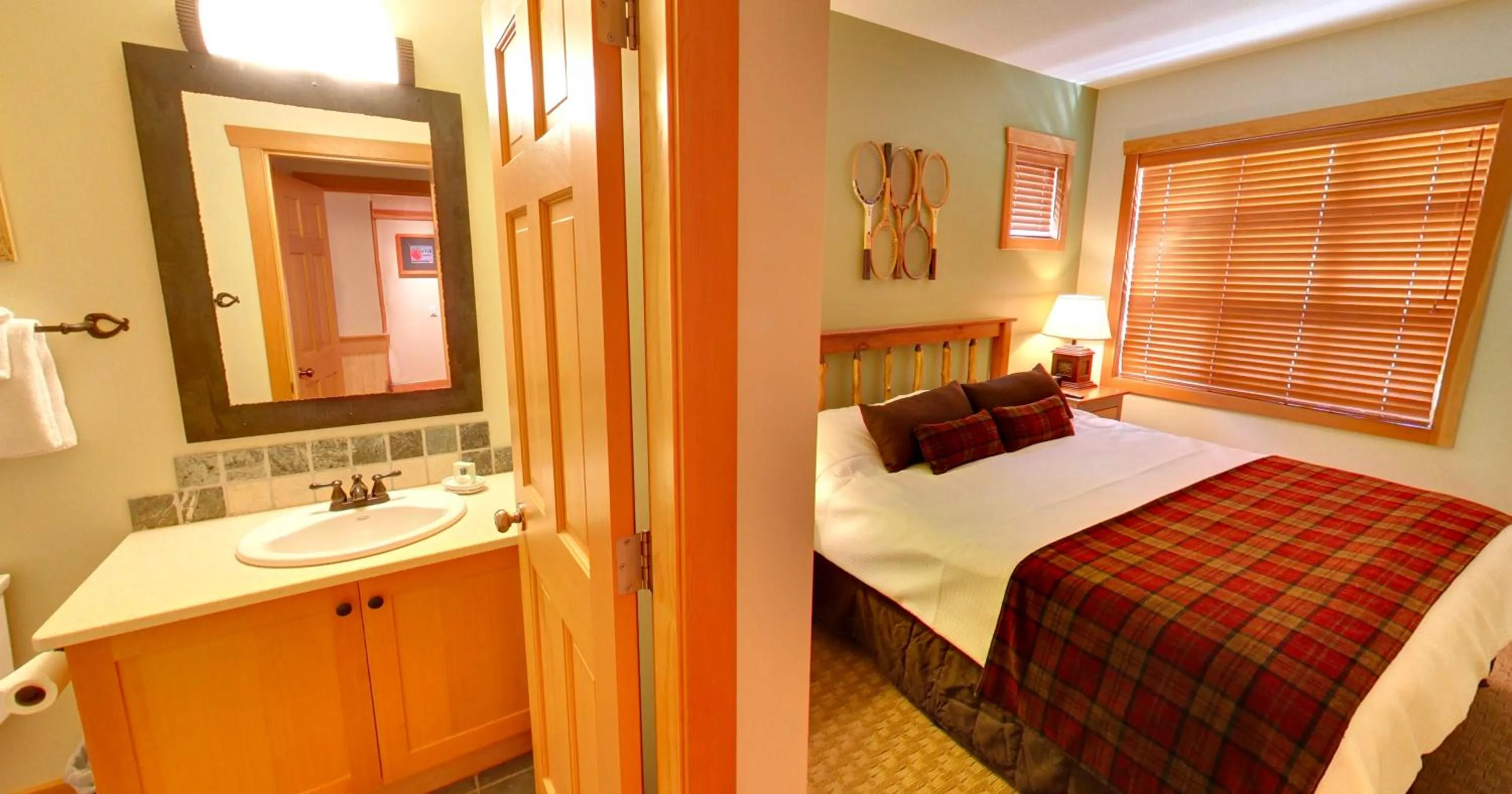 Bathroom, Bed in Embarc Panorama