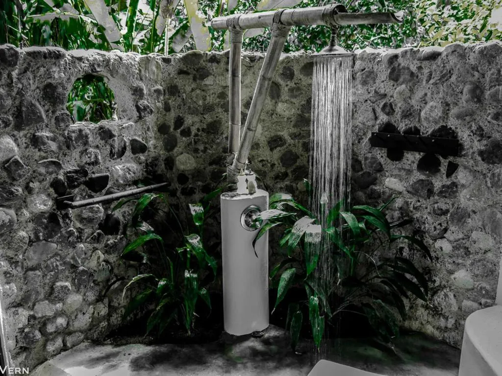 Shower in Iguana Lodge Beach Resort