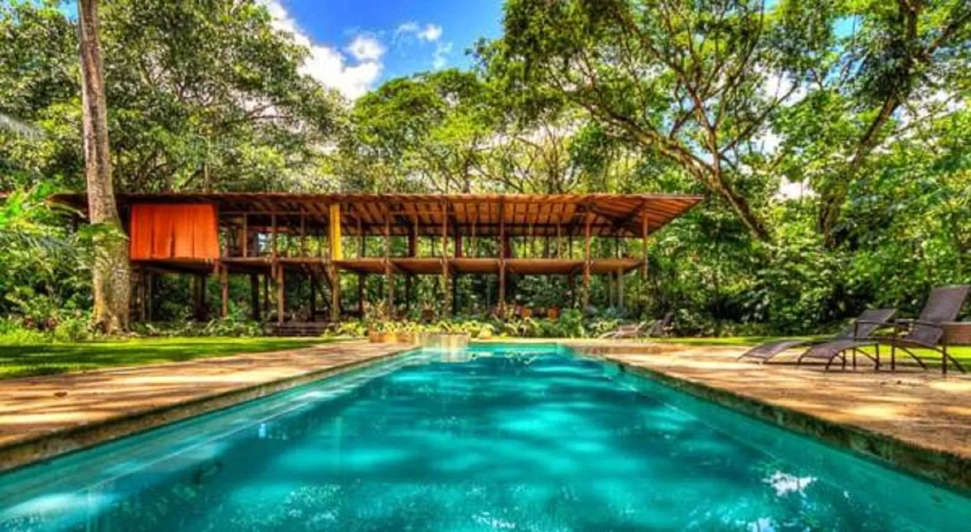 Iguana Lodge Beach Resort