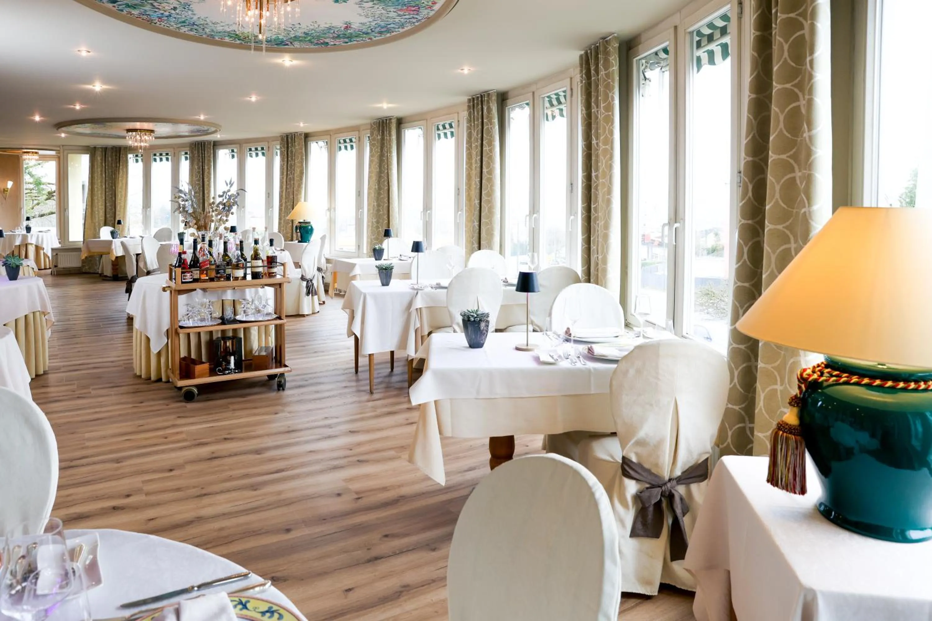 Restaurant/places to eat in Domaine de la Forêt