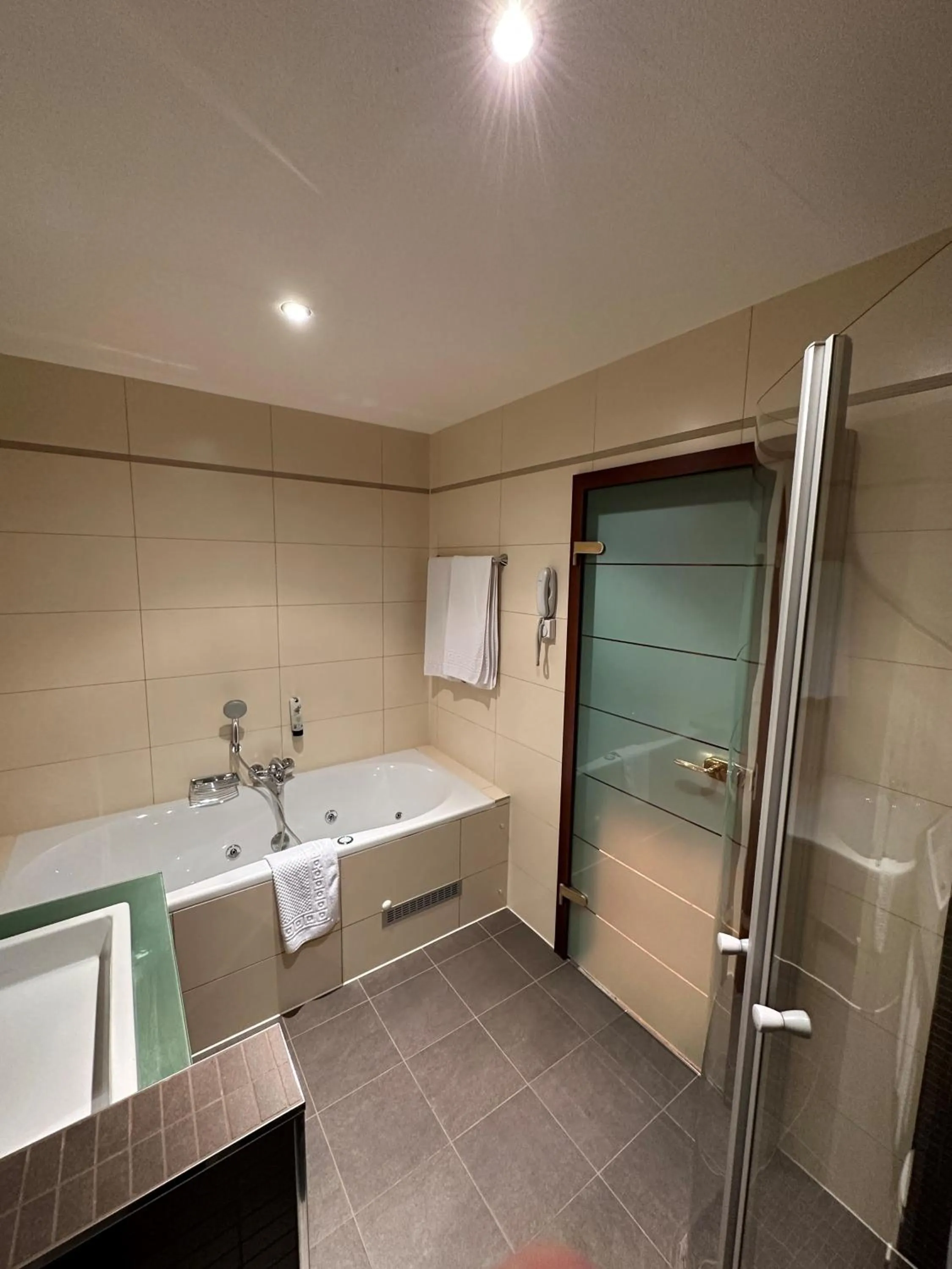 Shower in Domaine de la Forêt